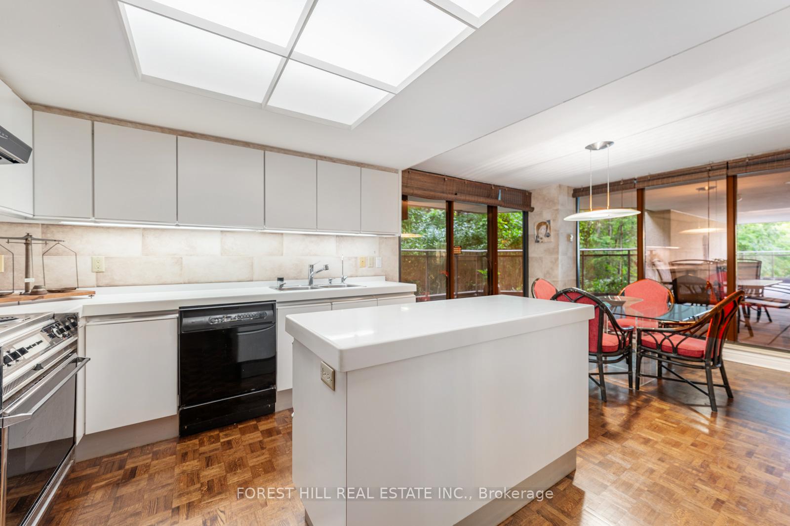 Photo 14 of Unit 815, 3900 Yonge Street, Toronto, Bedford Park-Nortown — HOMEH