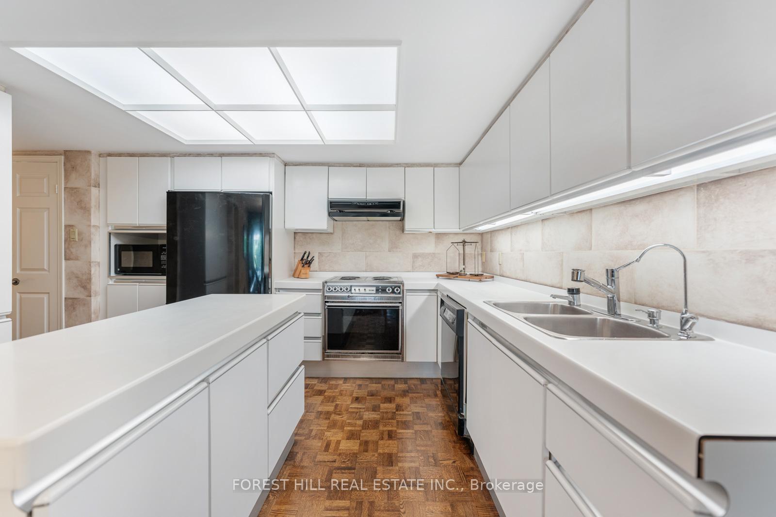 Photo 15 of Unit 815, 3900 Yonge Street, Toronto, Bedford Park-Nortown — HOMEH