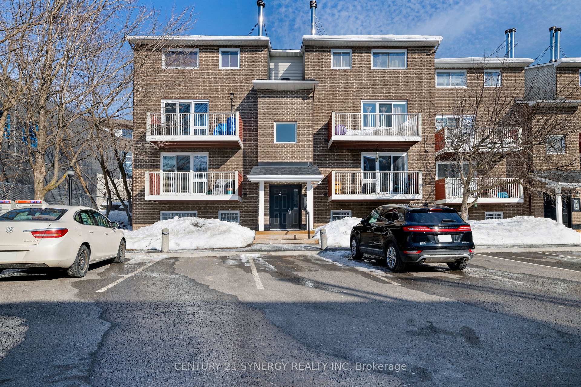 Front of Unit 403, 1589 St Bernard Street