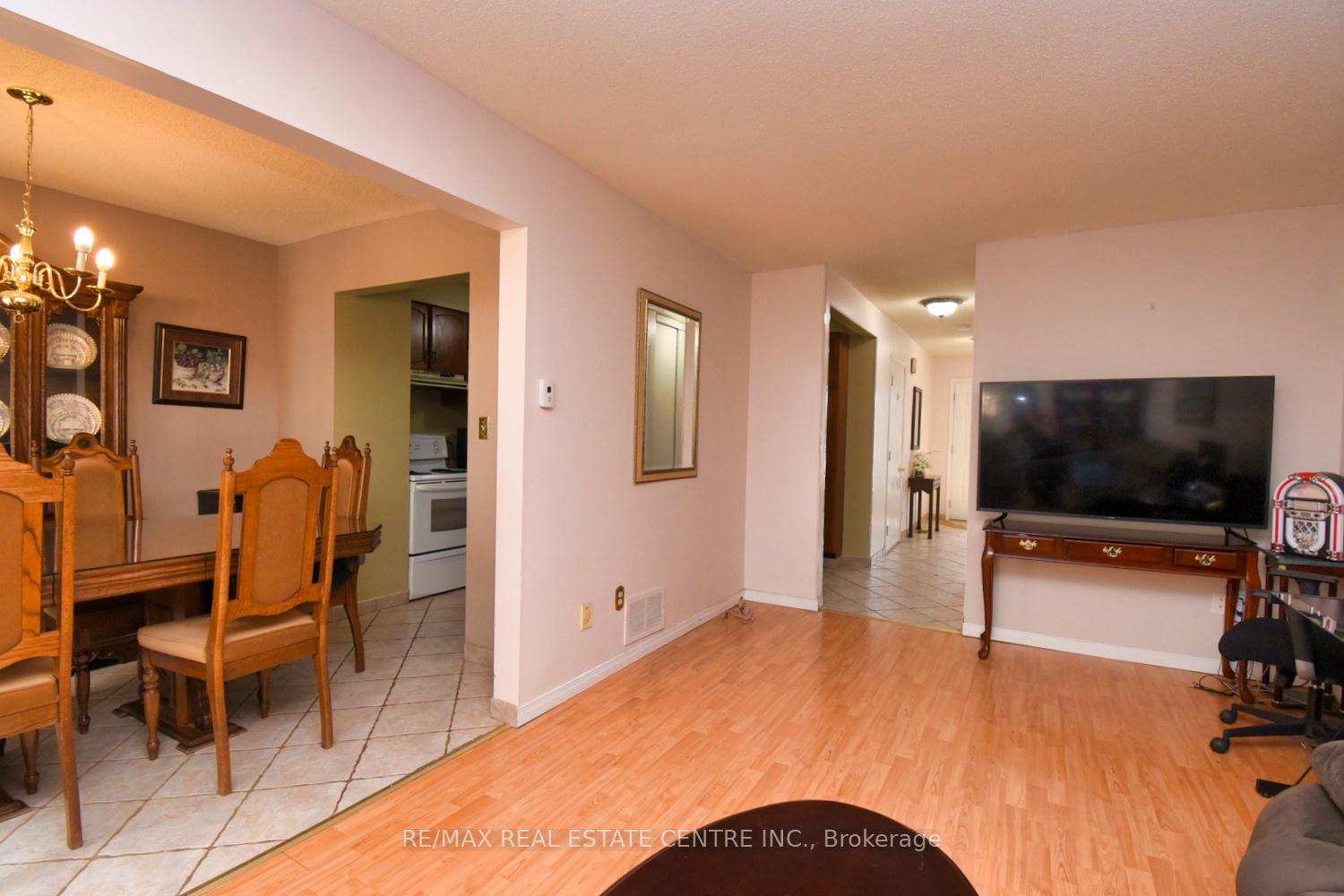 Photo 3 of Unit 56, 1675 Upper Gage Avenue, Hamilton, Broughton — HOMEH