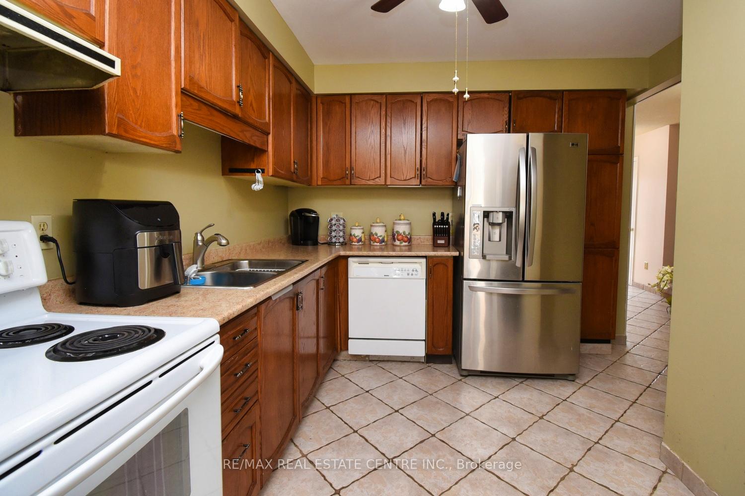 Photo 11 of Unit 56, 1675 Upper Gage Avenue, Hamilton, Broughton — HOMEH