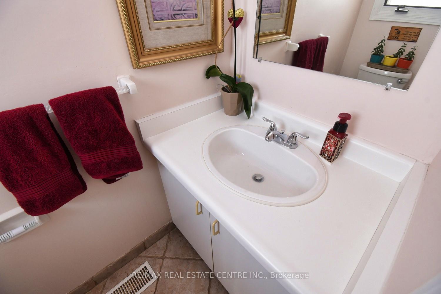 Photo 13 of Unit 56, 1675 Upper Gage Avenue, Hamilton, Broughton — HOMEH