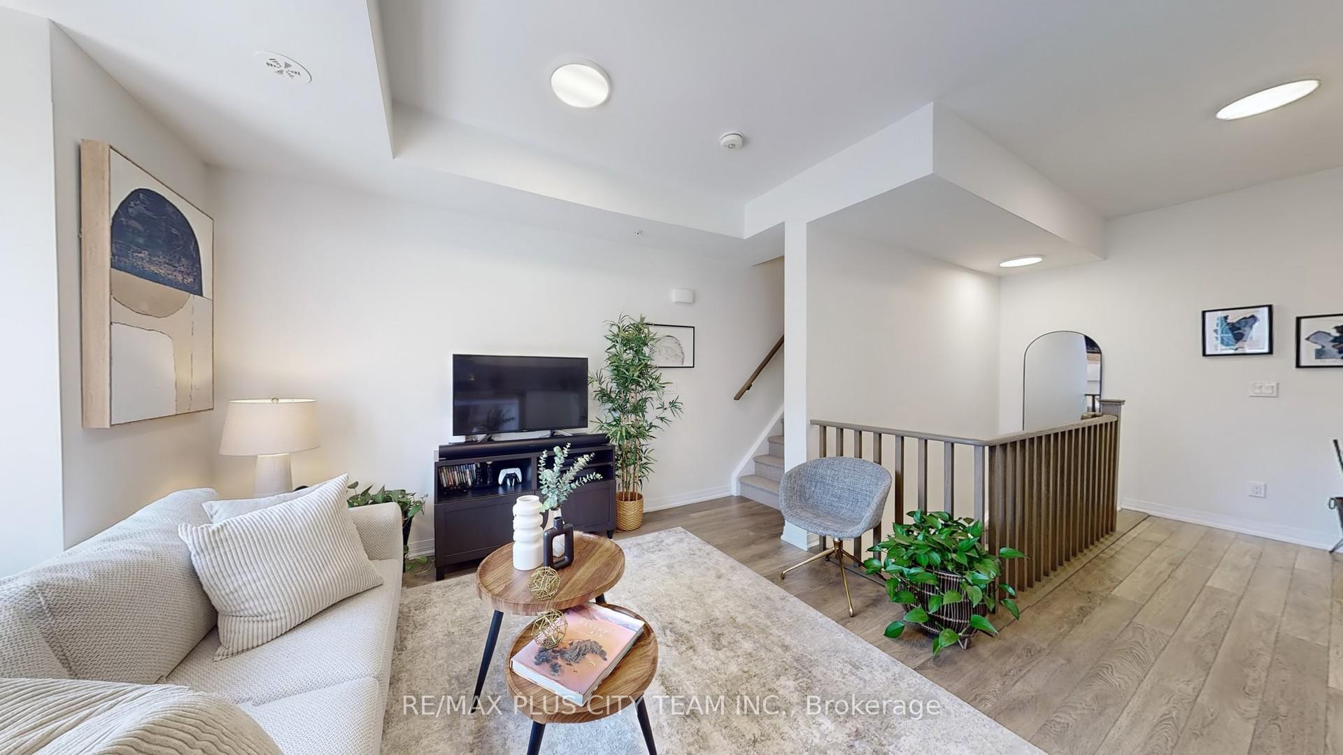 Photo 5 of Unit 908, 2635 William Jackson Drive, Pickering, Duffin Heights — HOMEH