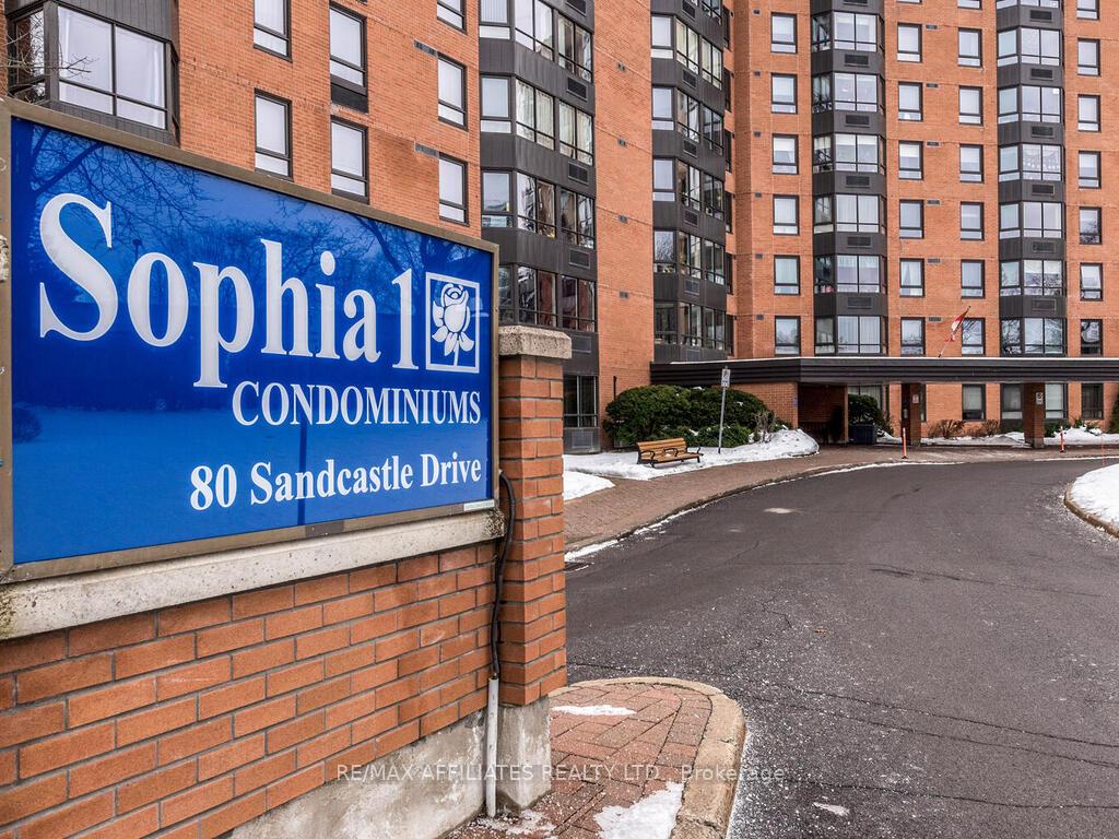 Front of Unit 914, 80 Sandcastle Drive