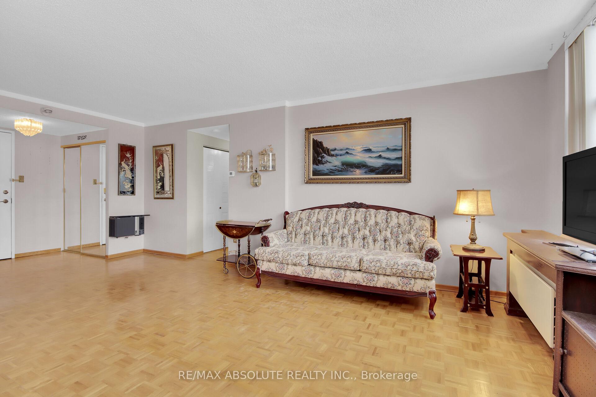 Photo 10 of Unit 207, 2759 Carousel Crescent, Ottawa, Emerald Woods/Sawmill Creek — HOMEH