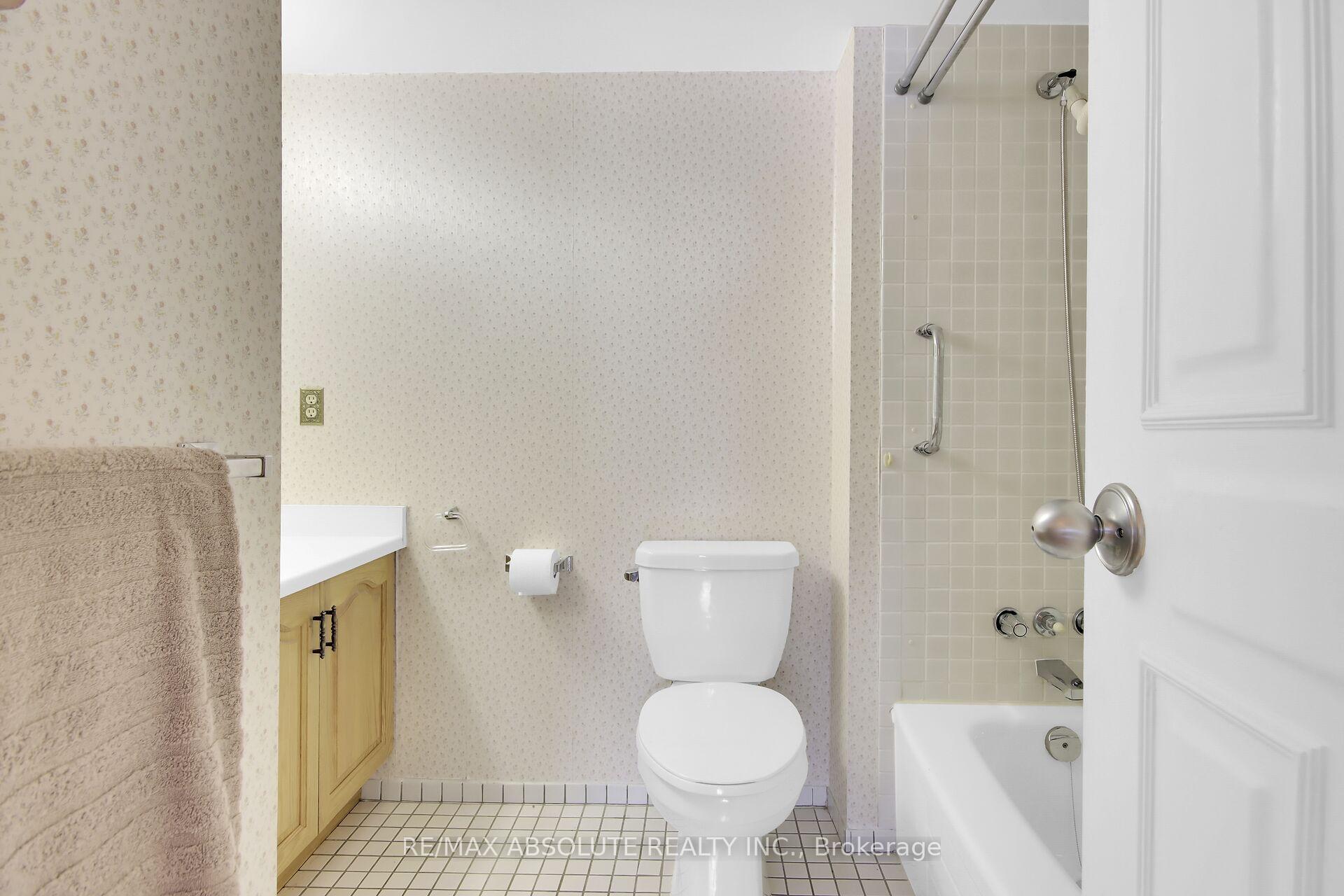 Photo 27 of Unit 207, 2759 Carousel Crescent, Ottawa, Emerald Woods/Sawmill Creek — HOMEH