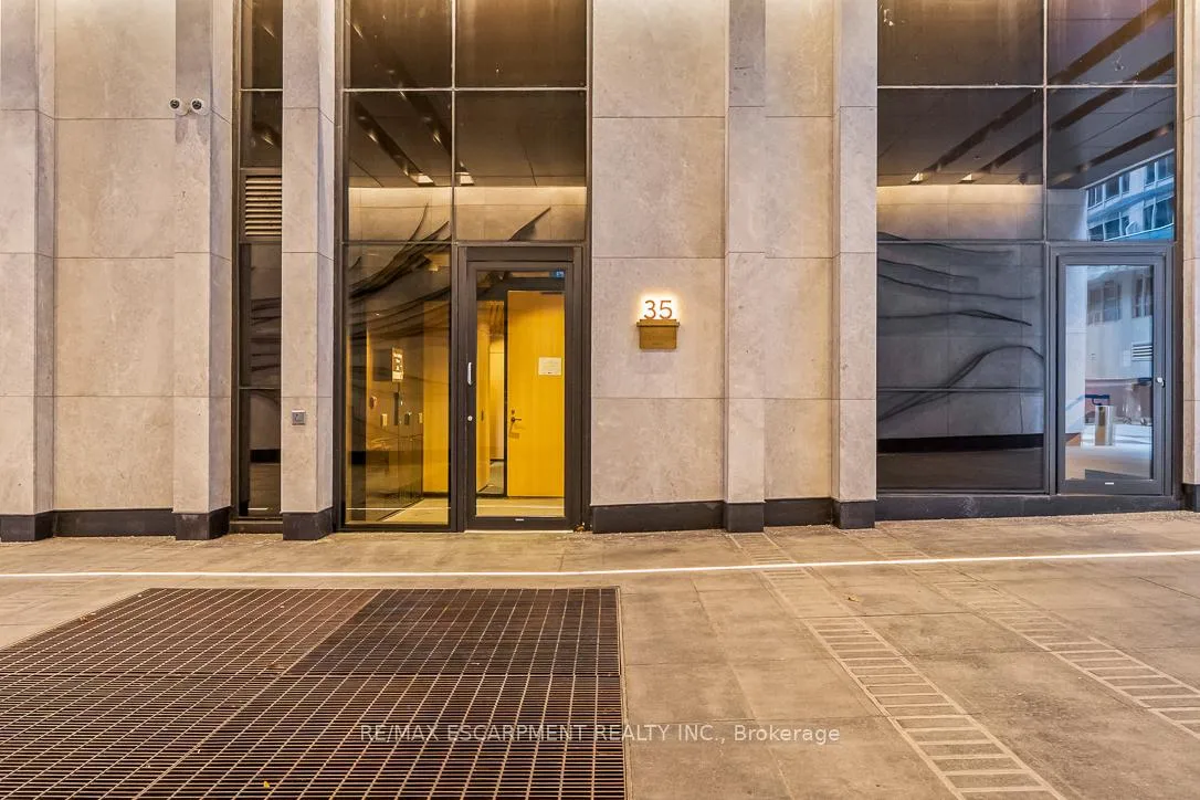 Front of Unit 3311, 35 Mercer Street