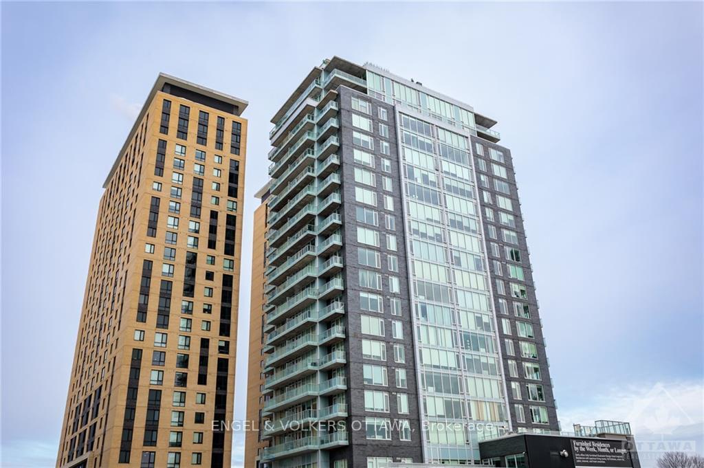 Front of Unit 1810, 111 Champagne Avenue S