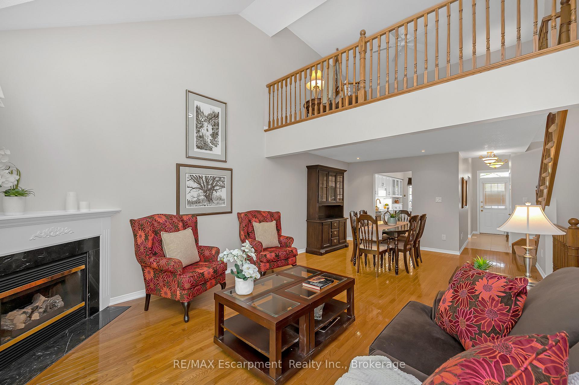 Photo 11 of Unit 18, 212 Stonehenge Drive, Hamilton, Meadowlands — HOMEH