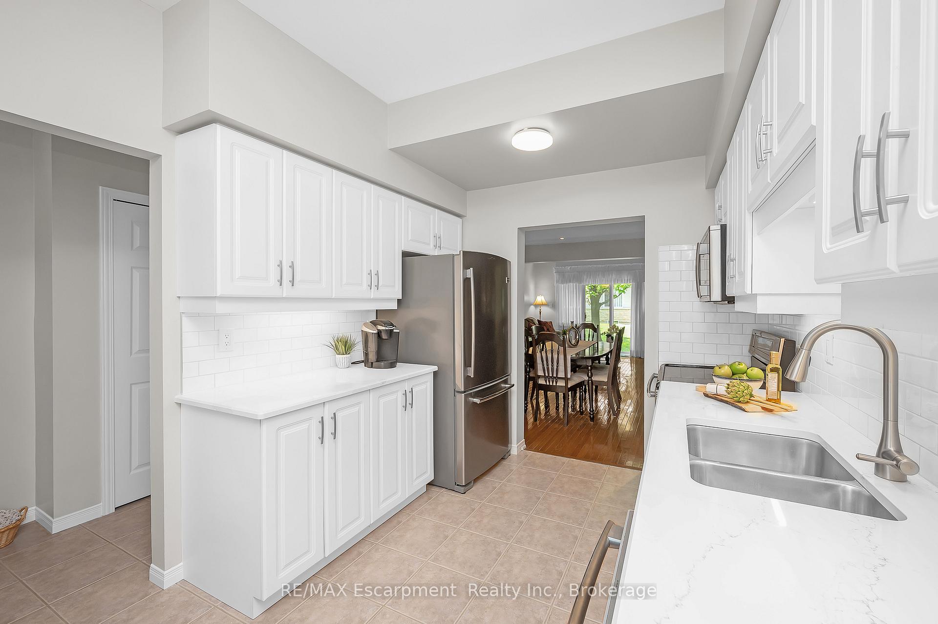 Photo 16 of Unit 18, 212 Stonehenge Drive, Hamilton, Meadowlands — HOMEH