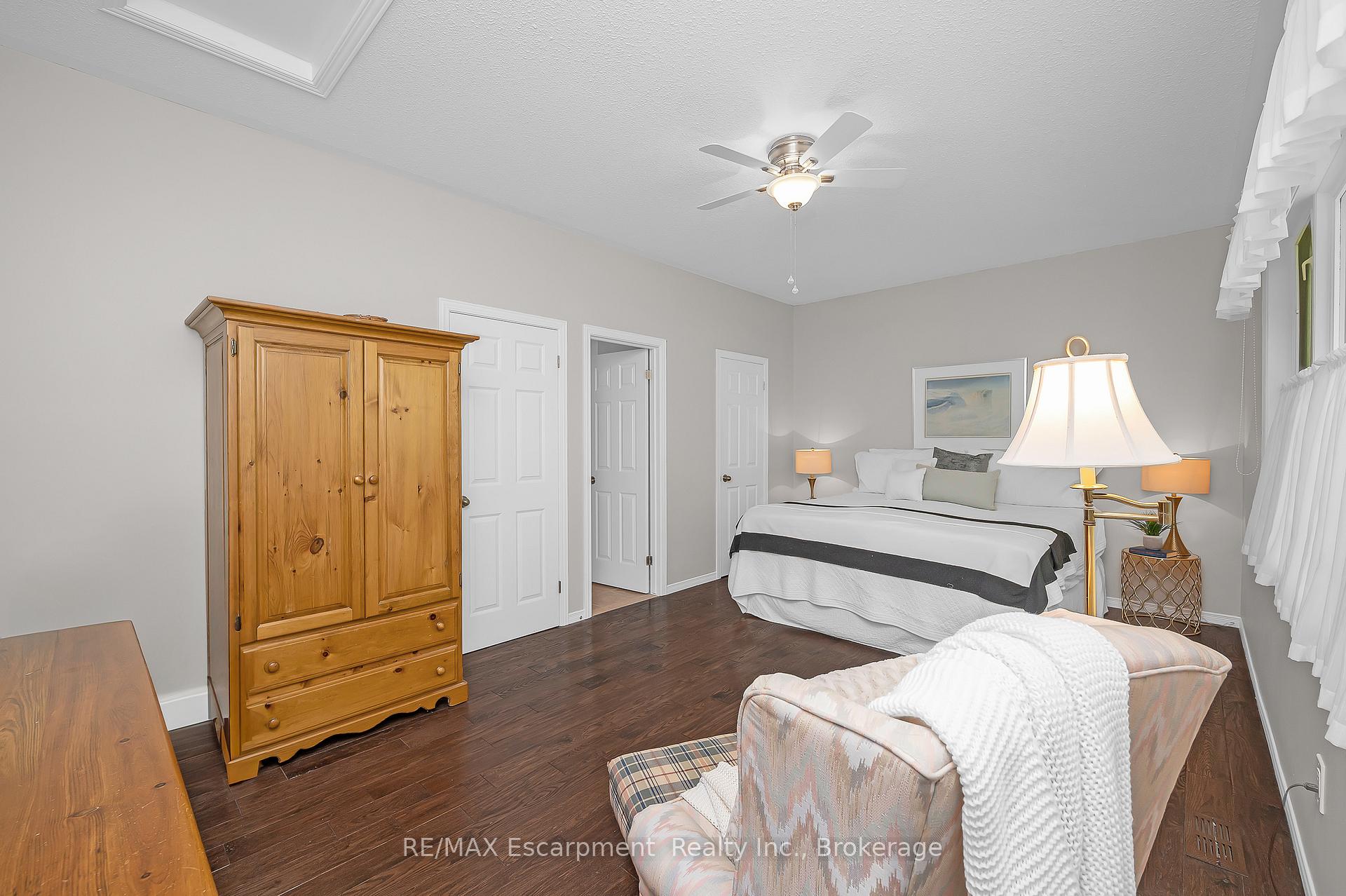Photo 17 of Unit 18, 212 Stonehenge Drive, Hamilton, Meadowlands — HOMEH