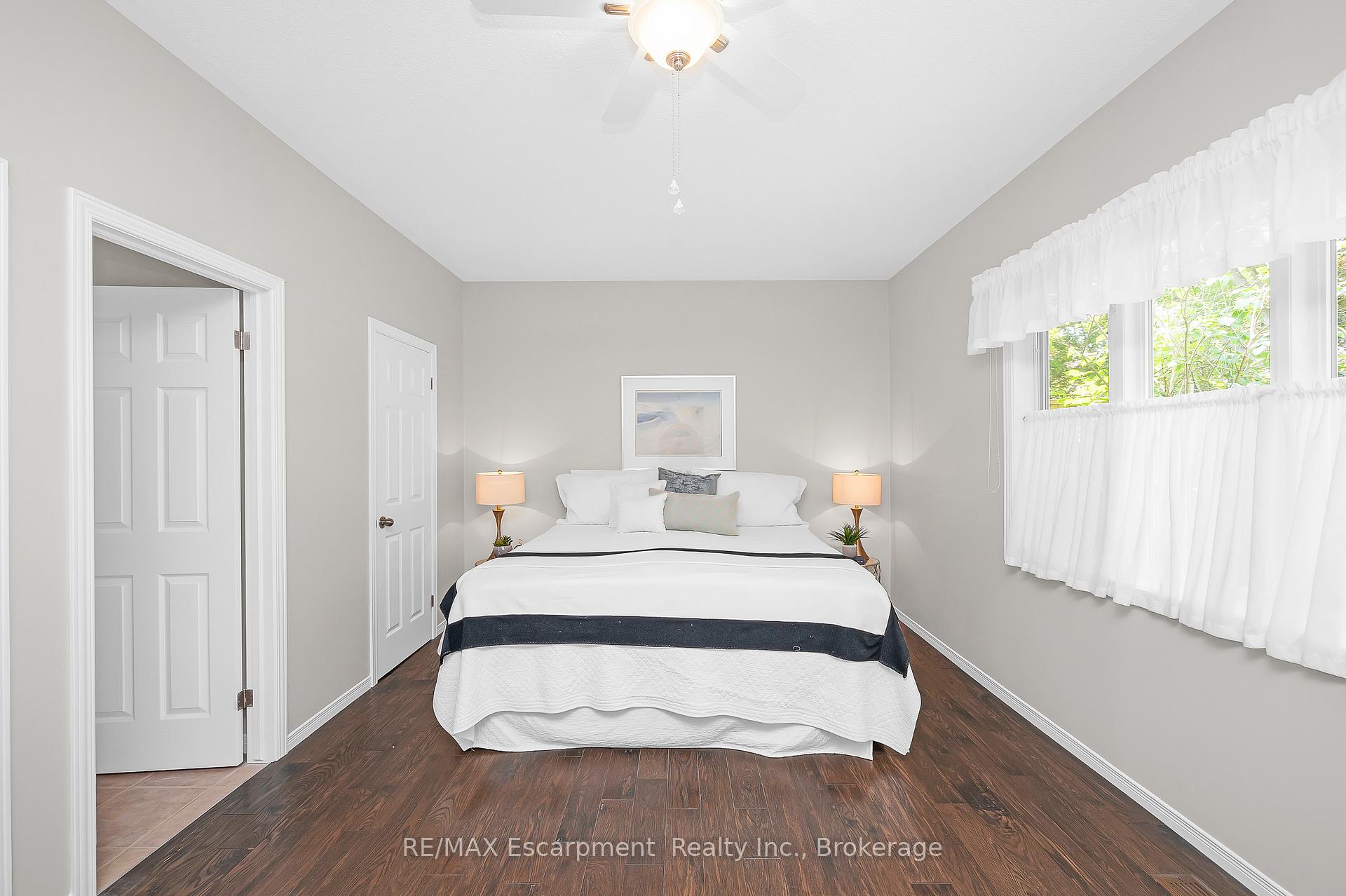 Photo 18 of Unit 18, 212 Stonehenge Drive, Hamilton, Meadowlands — HOMEH