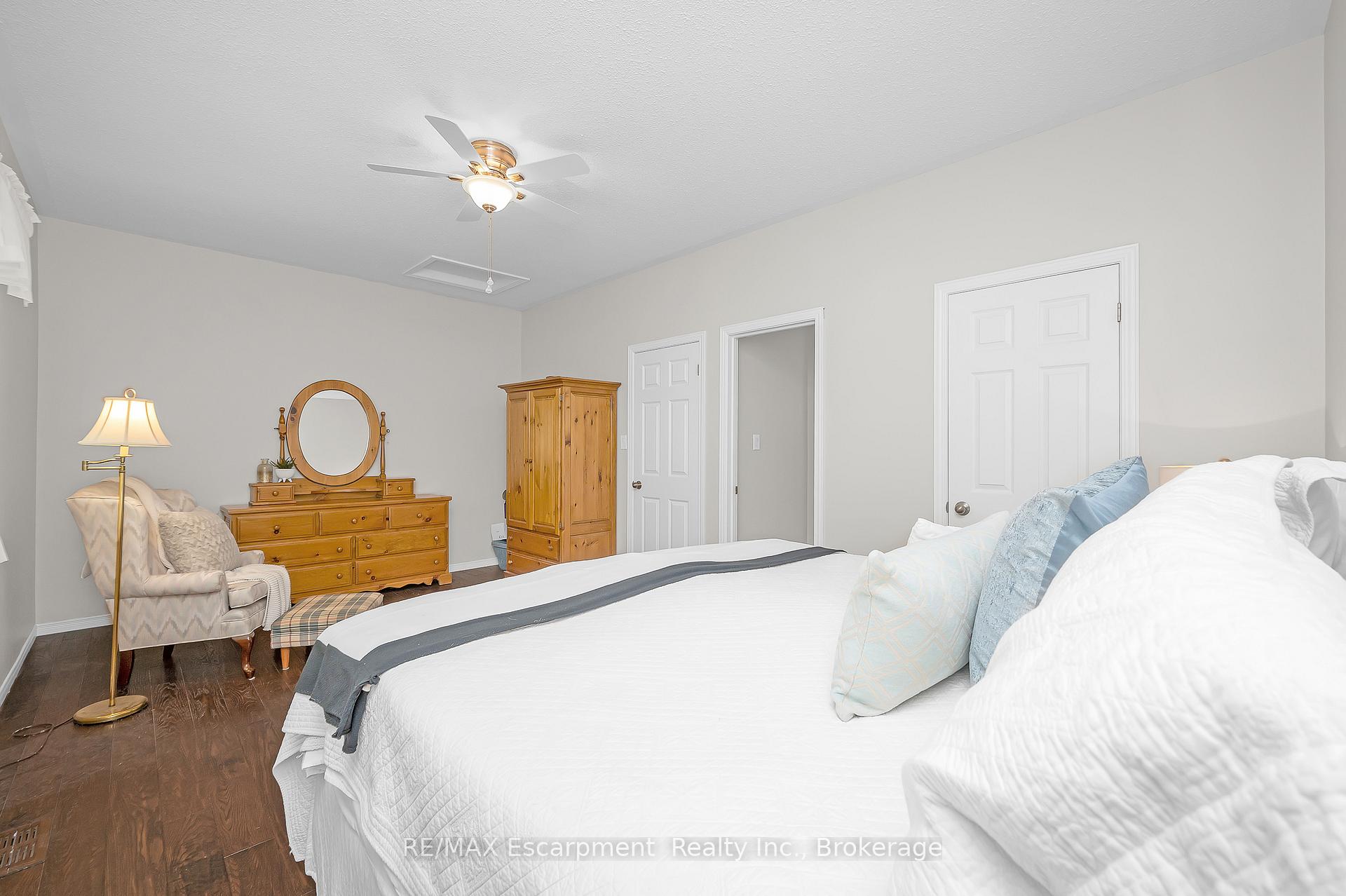 Photo 19 of Unit 18, 212 Stonehenge Drive, Hamilton, Meadowlands — HOMEH