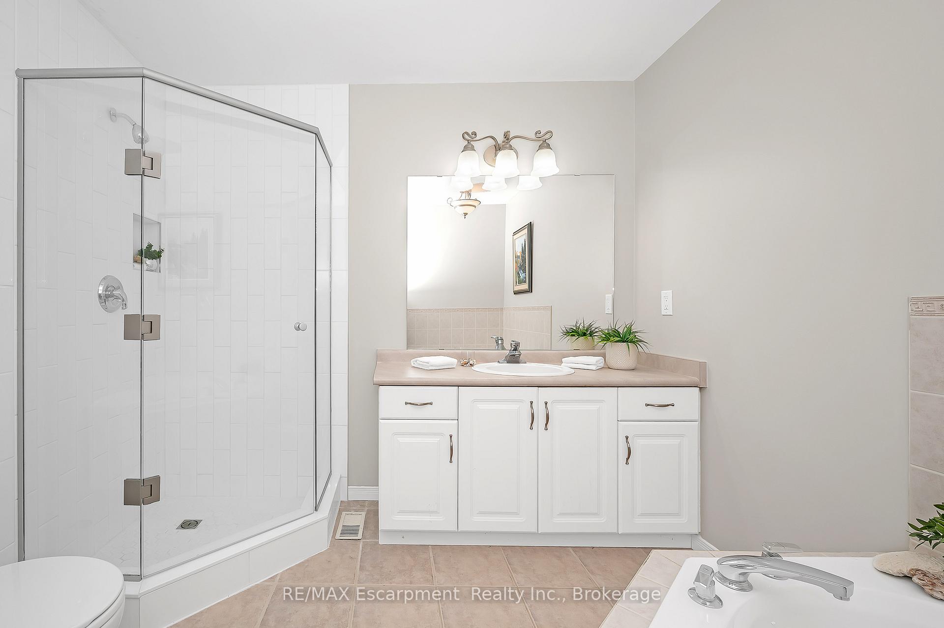 Photo 21 of Unit 18, 212 Stonehenge Drive, Hamilton, Meadowlands — HOMEH
