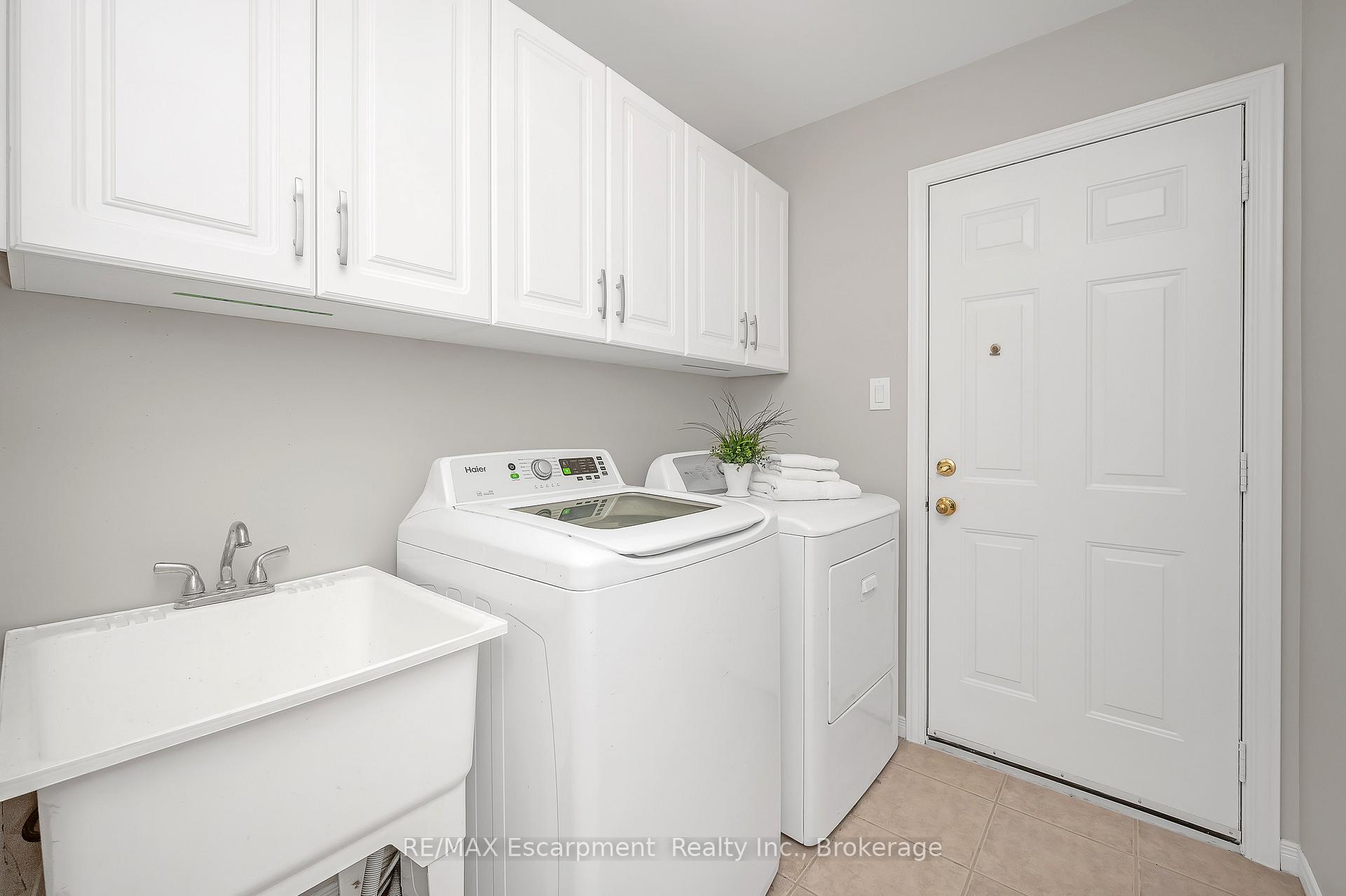Photo 23 of Unit 18, 212 Stonehenge Drive, Hamilton, Meadowlands — HOMEH