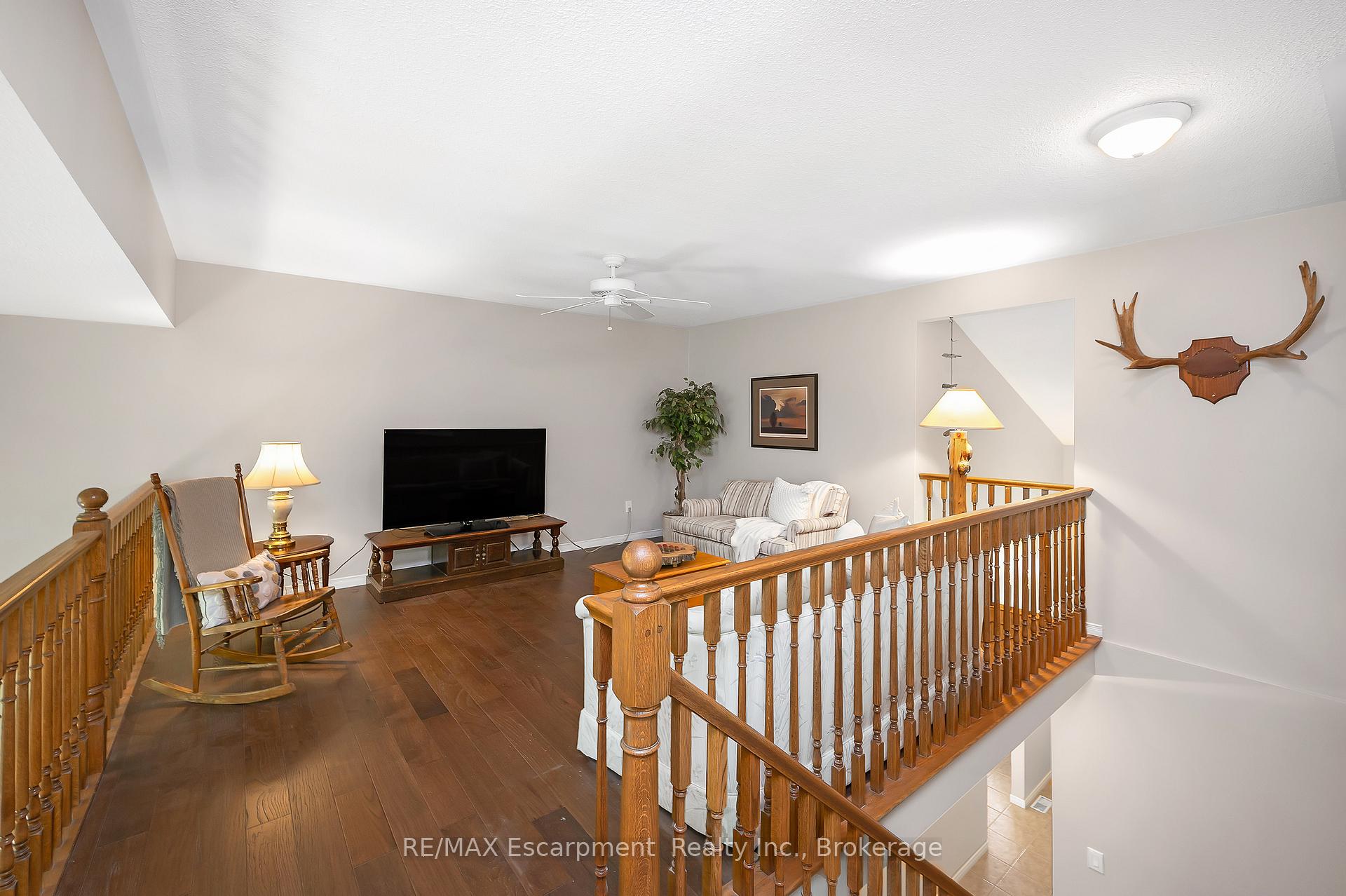 Photo 25 of Unit 18, 212 Stonehenge Drive, Hamilton, Meadowlands — HOMEH