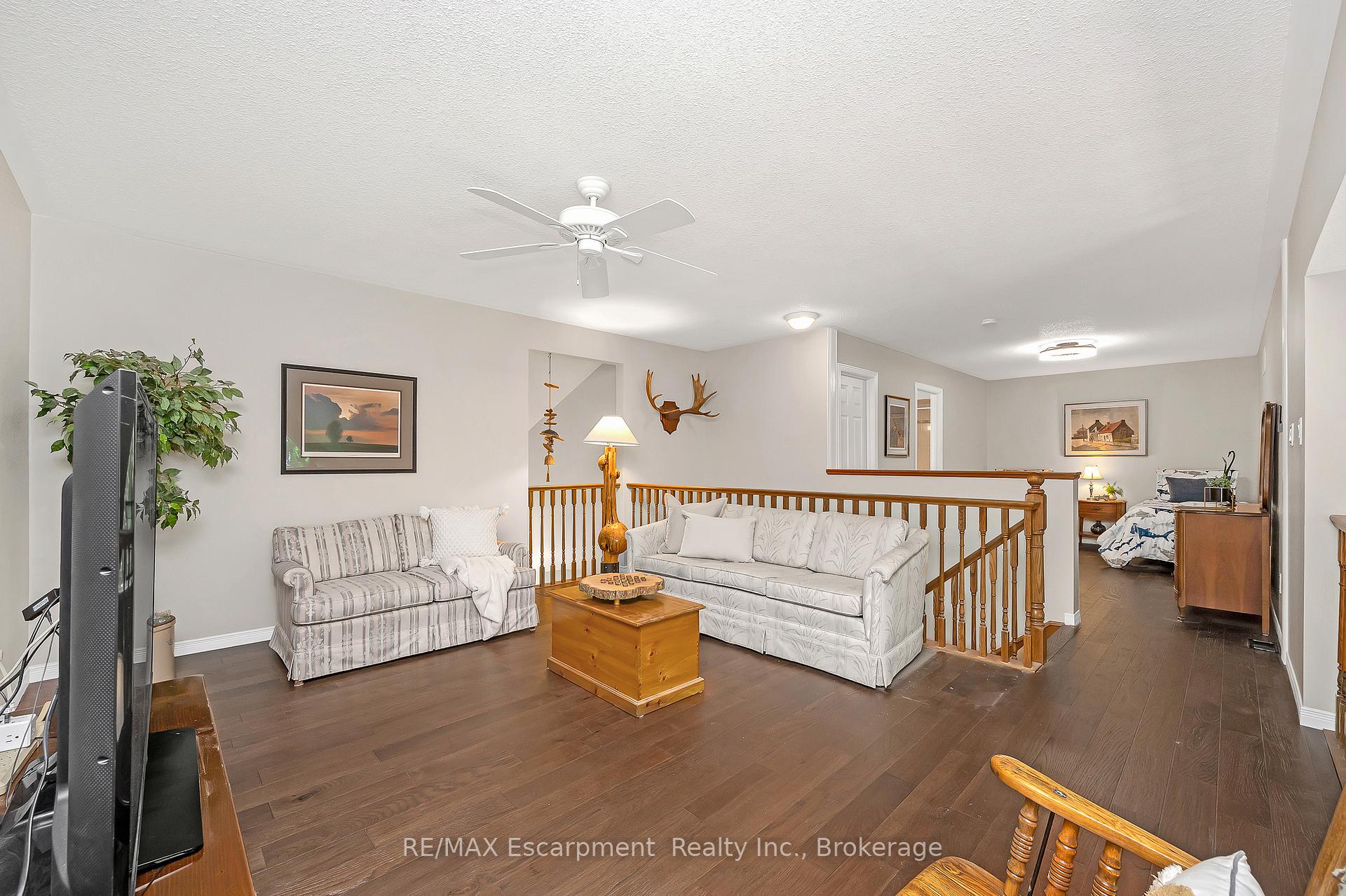 Photo 27 of Unit 18, 212 Stonehenge Drive, Hamilton, Meadowlands — HOMEH