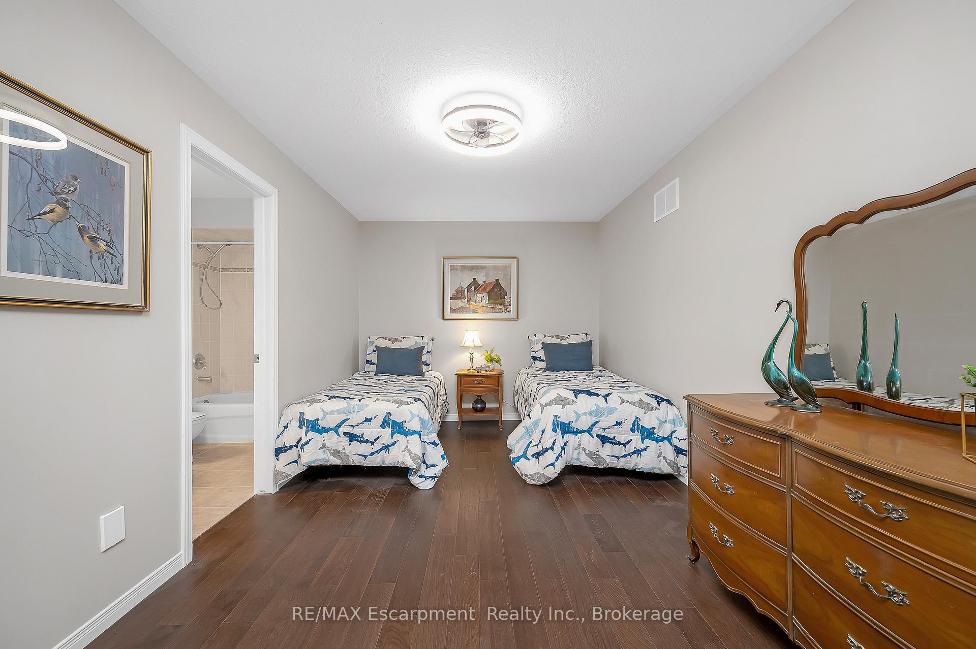 Photo 29 of Unit 18, 212 Stonehenge Drive, Hamilton, Meadowlands — HOMEH