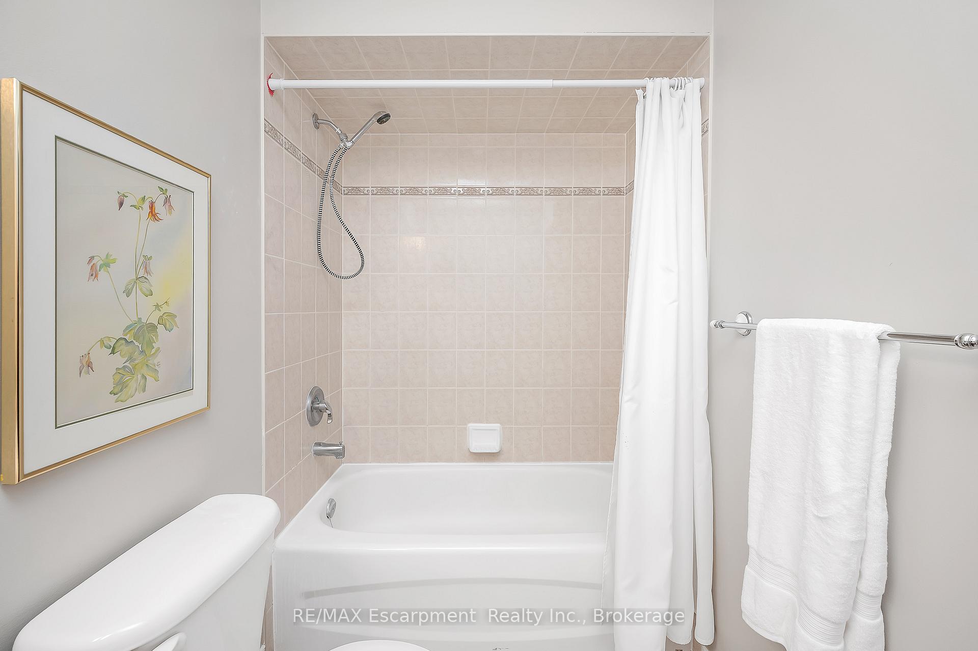 Photo 30 of Unit 18, 212 Stonehenge Drive, Hamilton, Meadowlands — HOMEH