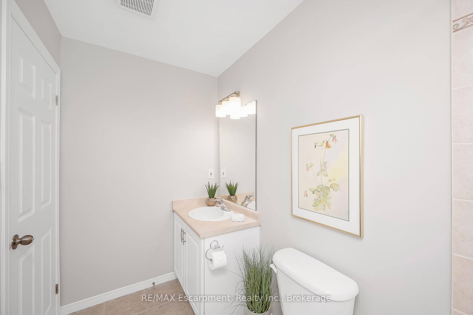 Photo 31 of Unit 18, 212 Stonehenge Drive, Hamilton, Meadowlands — HOMEH