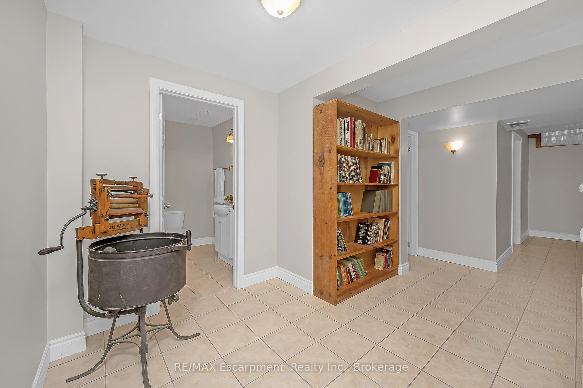 Photo 32 of Unit 18, 212 Stonehenge Drive, Hamilton, Meadowlands — HOMEH