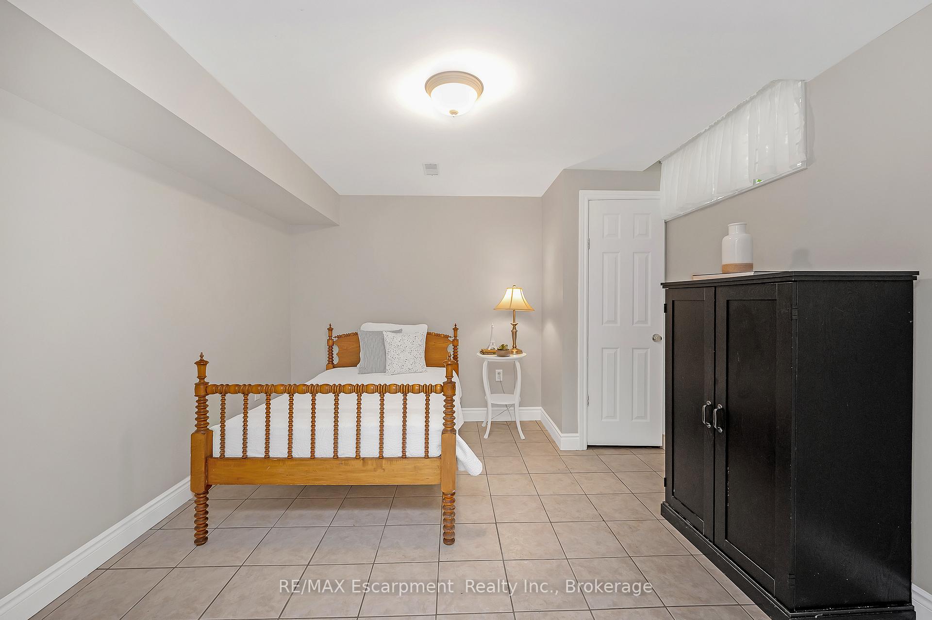 Photo 33 of Unit 18, 212 Stonehenge Drive, Hamilton, Meadowlands — HOMEH