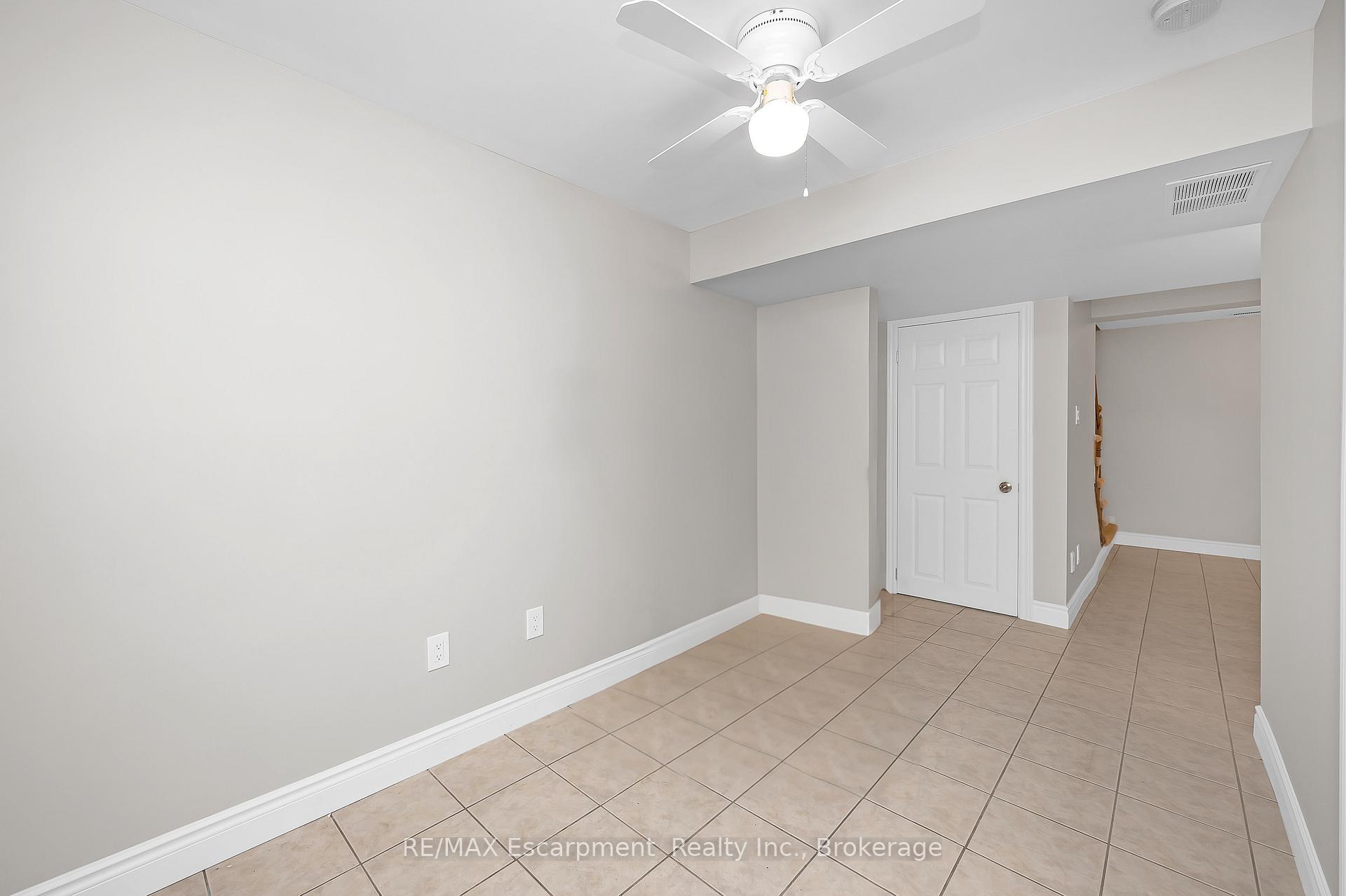 Photo 35 of Unit 18, 212 Stonehenge Drive, Hamilton, Meadowlands — HOMEH