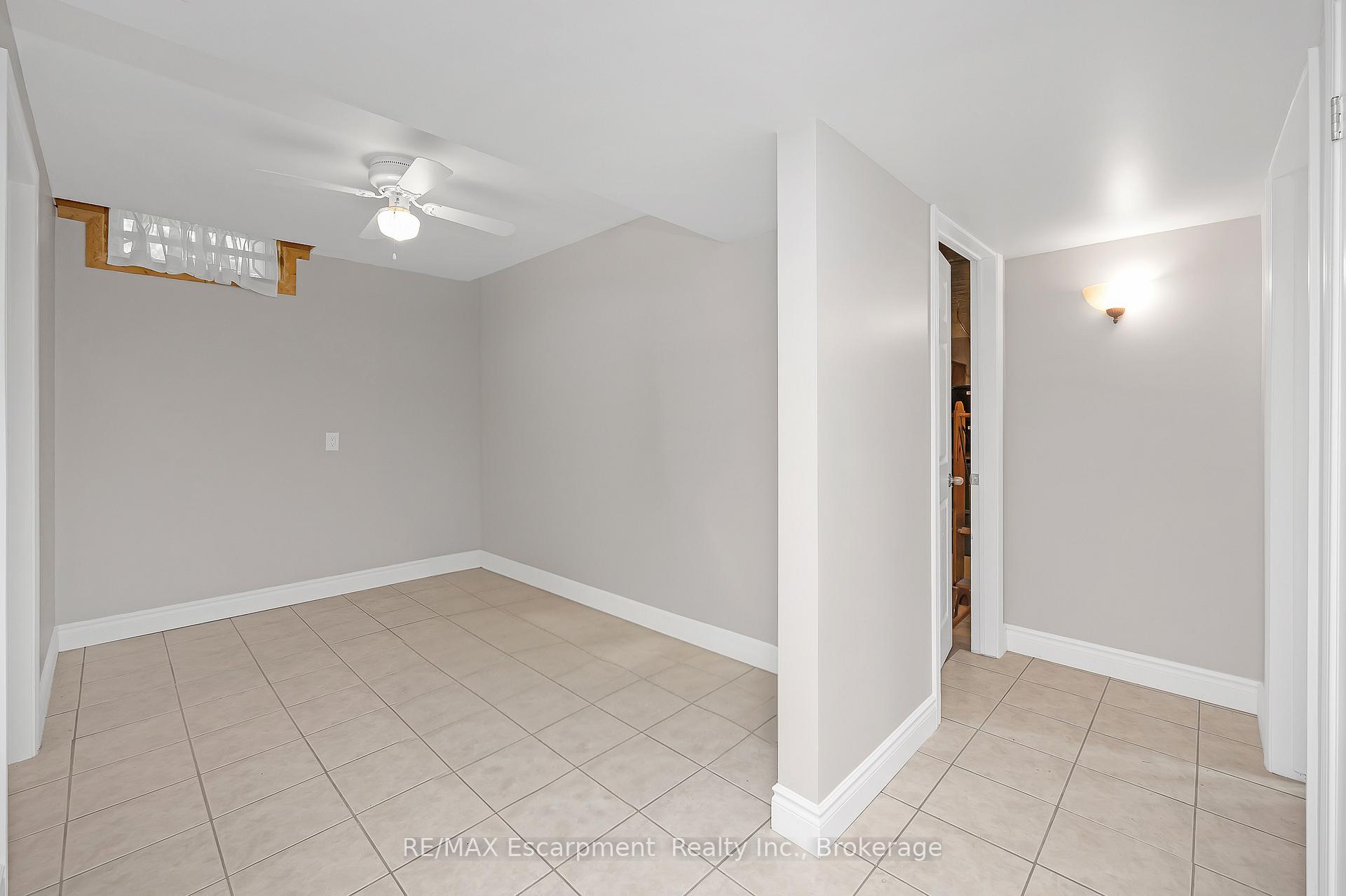 Photo 36 of Unit 18, 212 Stonehenge Drive, Hamilton, Meadowlands — HOMEH