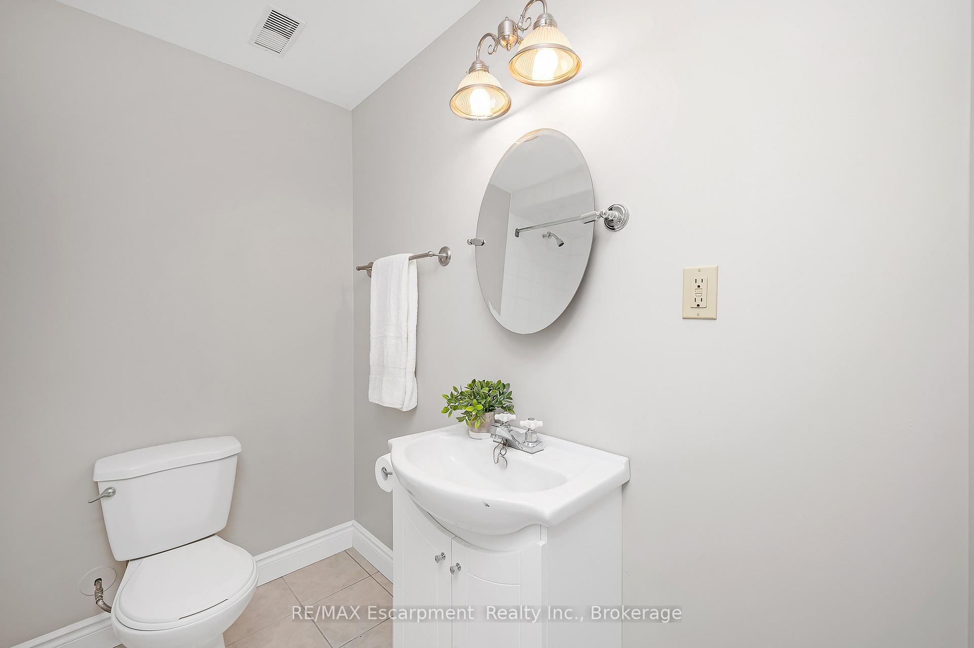 Photo 37 of Unit 18, 212 Stonehenge Drive, Hamilton, Meadowlands — HOMEH