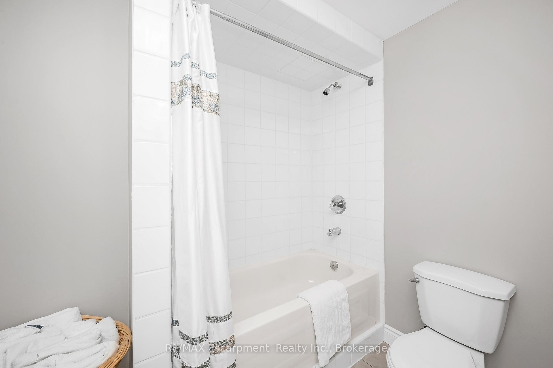 Photo 38 of Unit 18, 212 Stonehenge Drive, Hamilton, Meadowlands — HOMEH