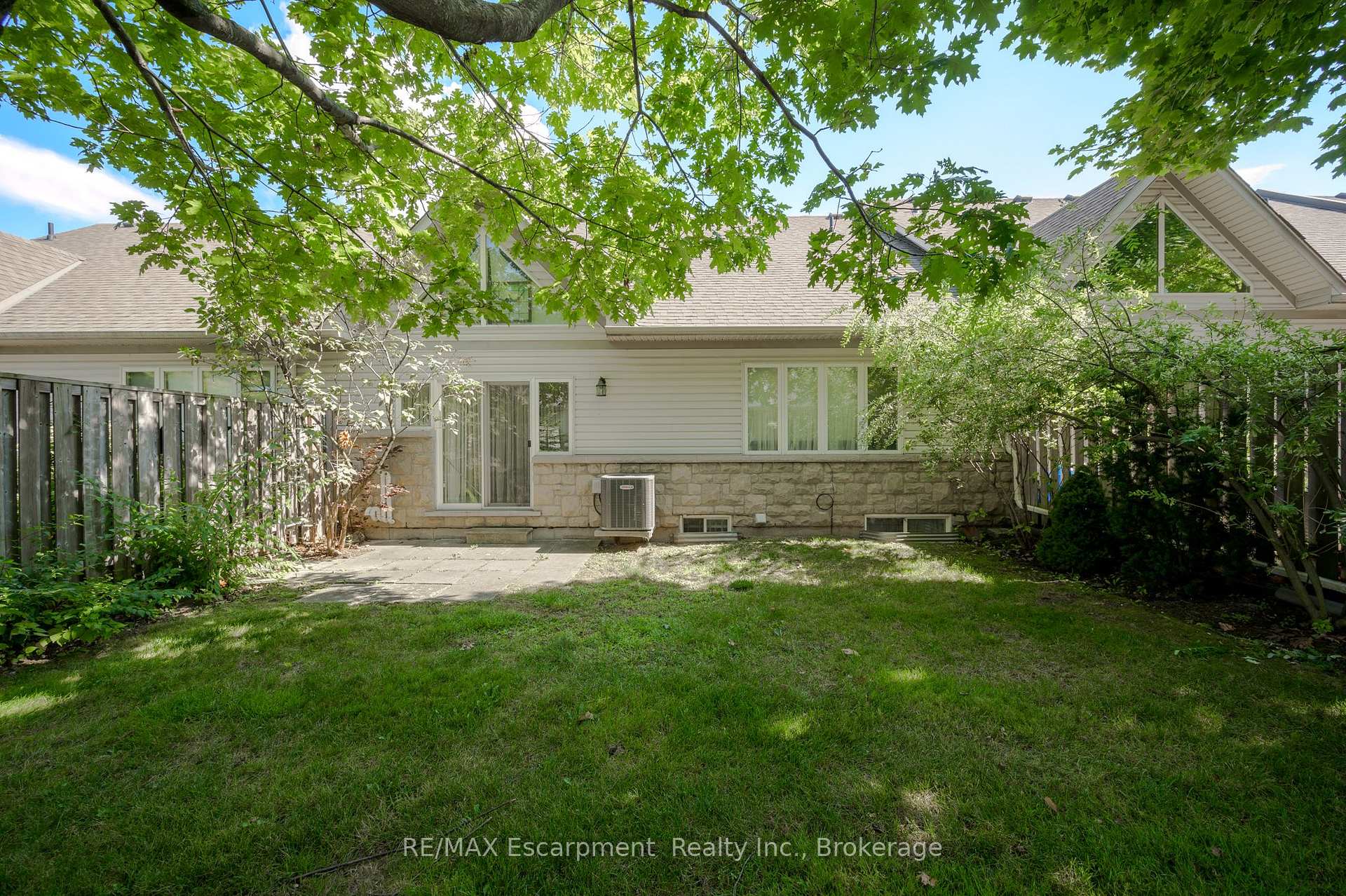Photo 42 of Unit 18, 212 Stonehenge Drive, Hamilton, Meadowlands — HOMEH