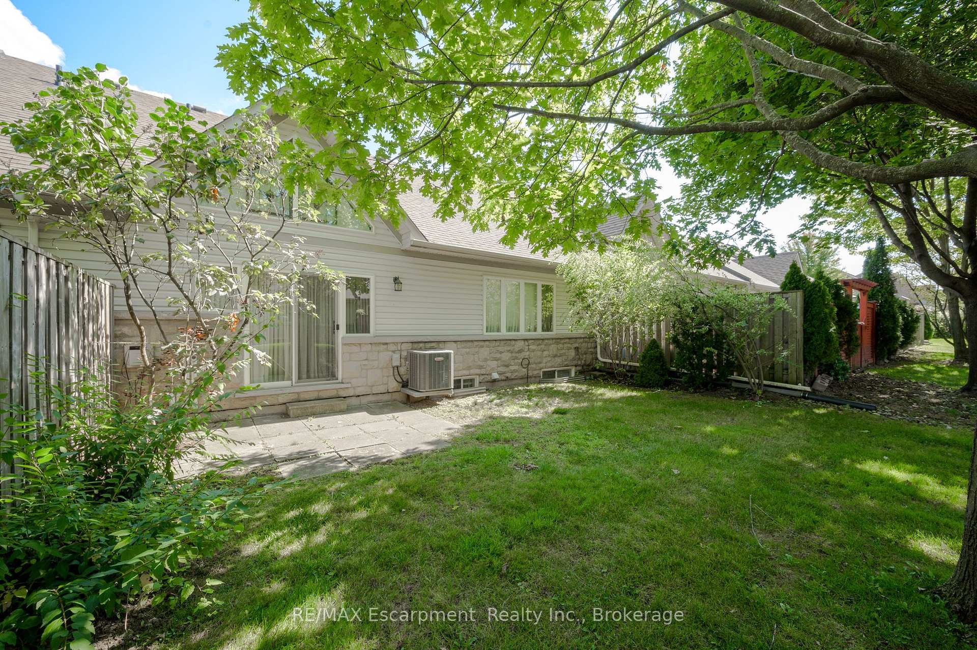 Photo 44 of Unit 18, 212 Stonehenge Drive, Hamilton, Meadowlands — HOMEH