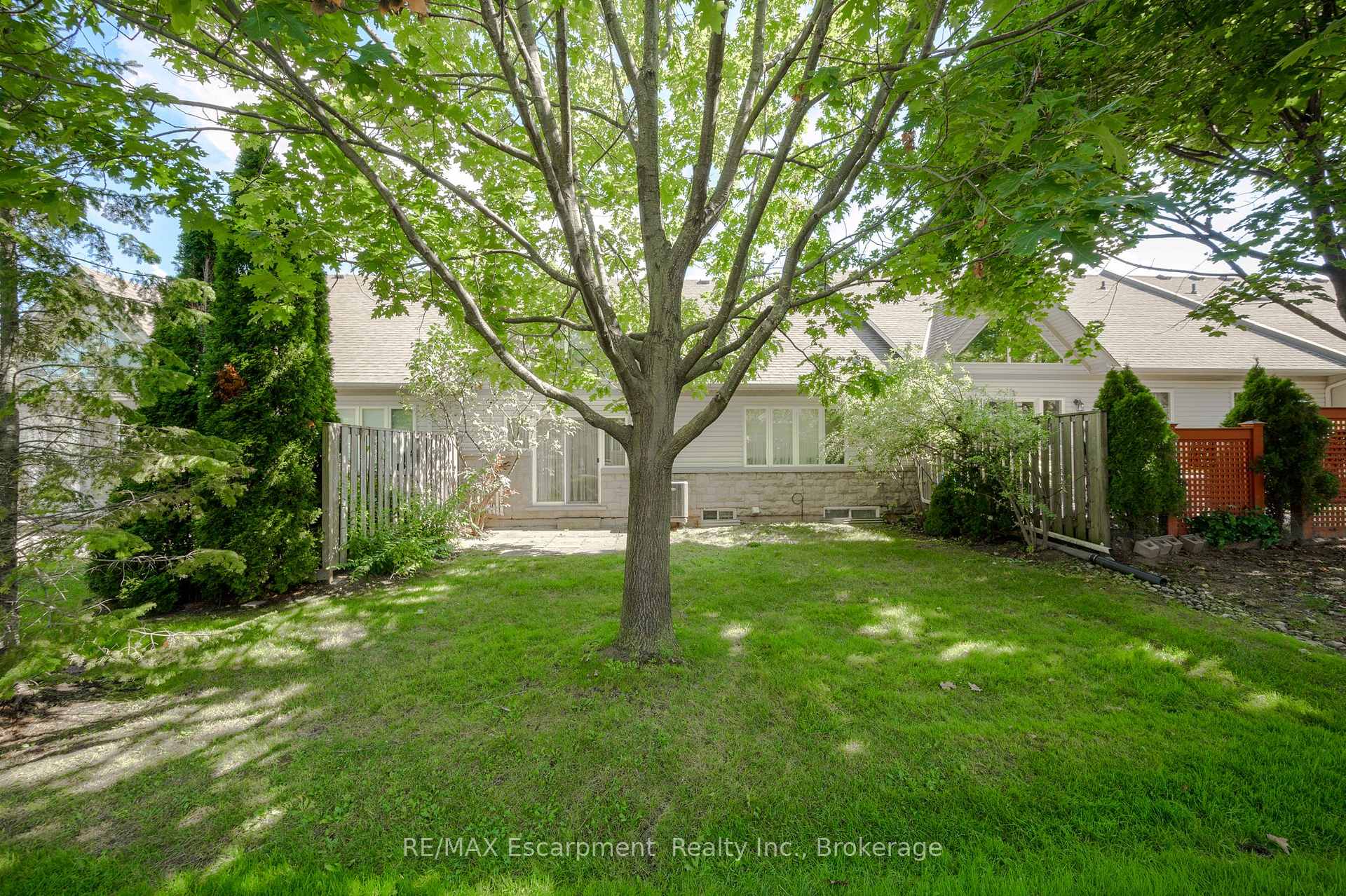 Photo 45 of Unit 18, 212 Stonehenge Drive, Hamilton, Meadowlands — HOMEH