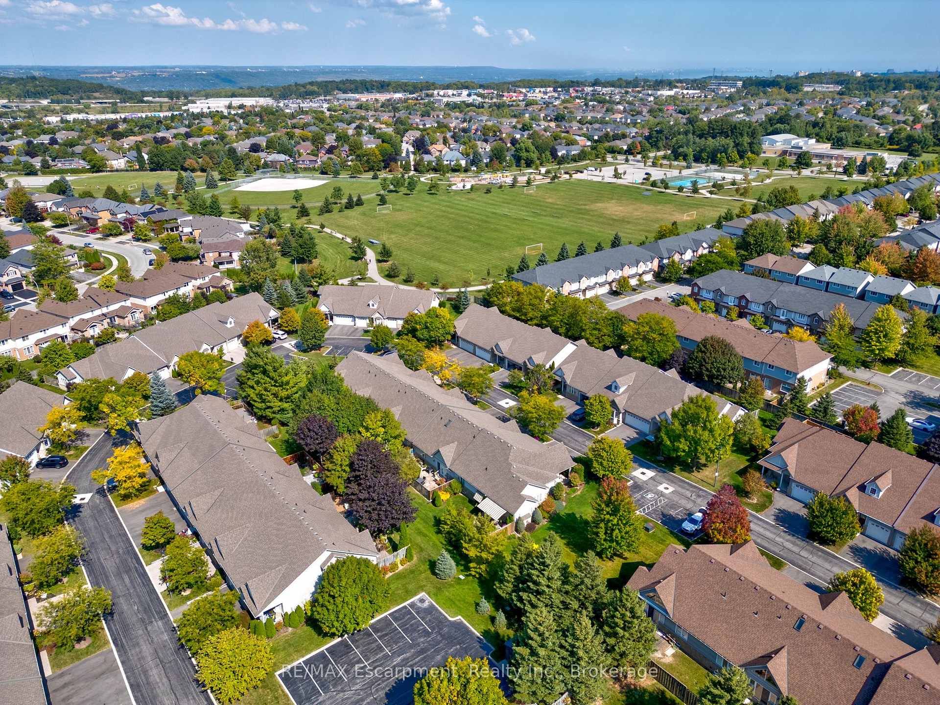 Photo 47 of Unit 18, 212 Stonehenge Drive, Hamilton, Meadowlands — HOMEH