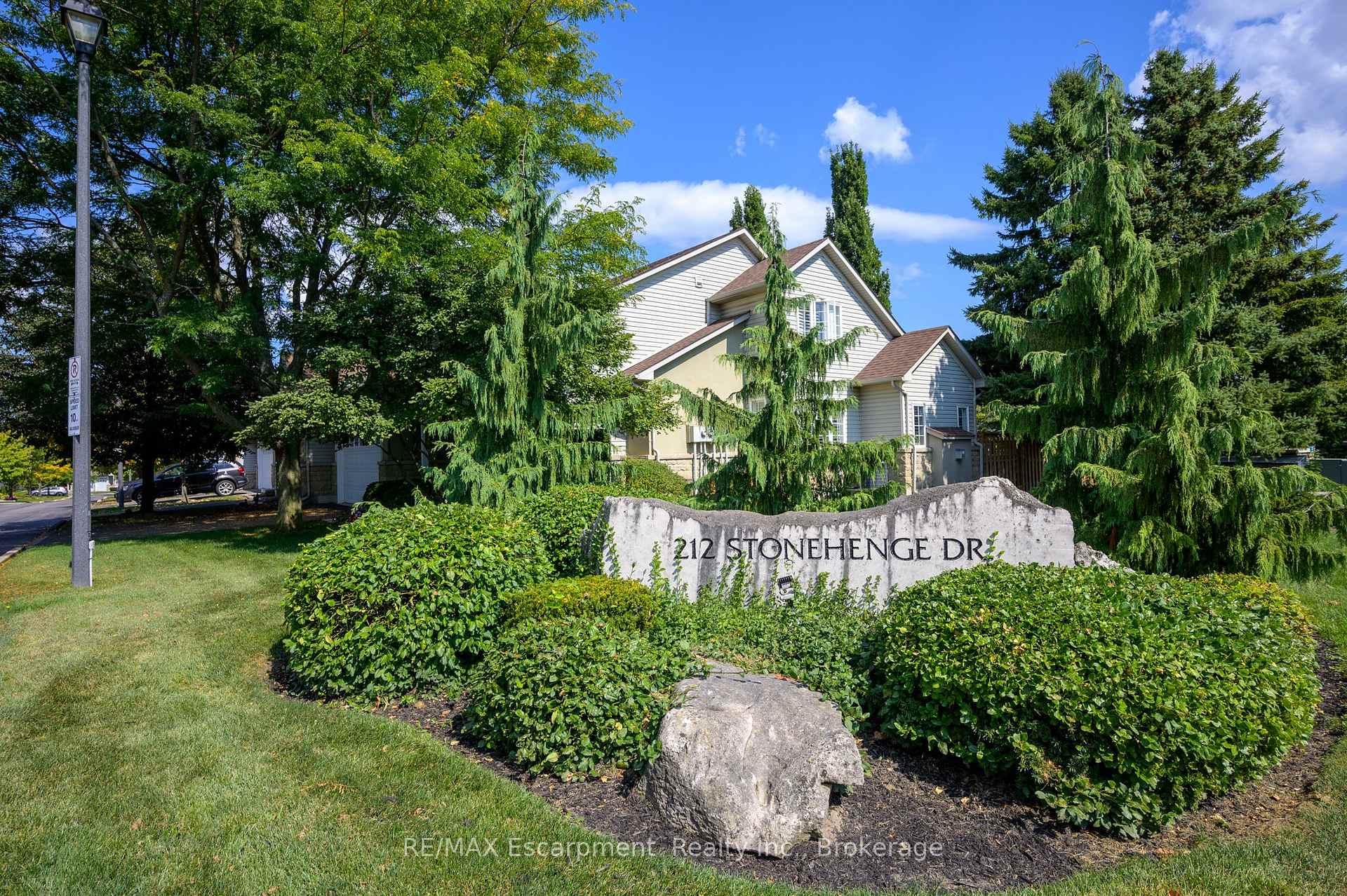 Photo 49 of Unit 18, 212 Stonehenge Drive, Hamilton, Meadowlands — HOMEH