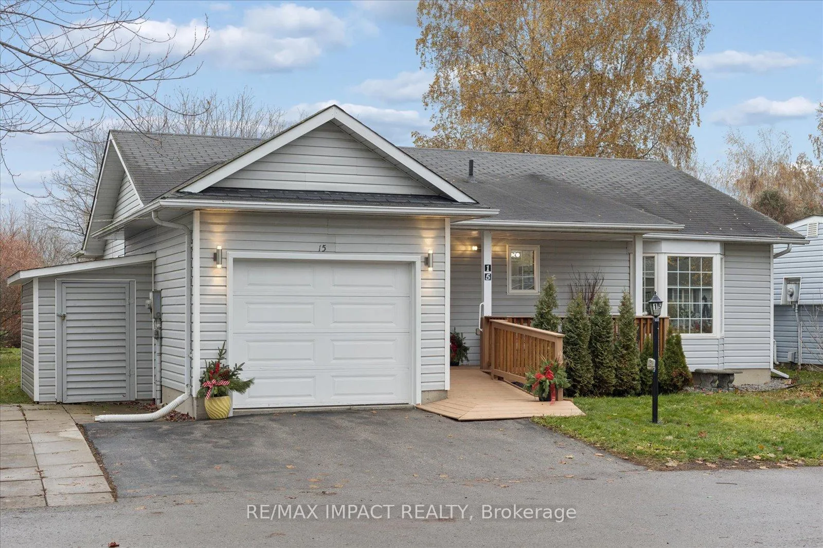 Photo 1 of 15 Fairway Drive, Clarington, Newcastle — HOMEH