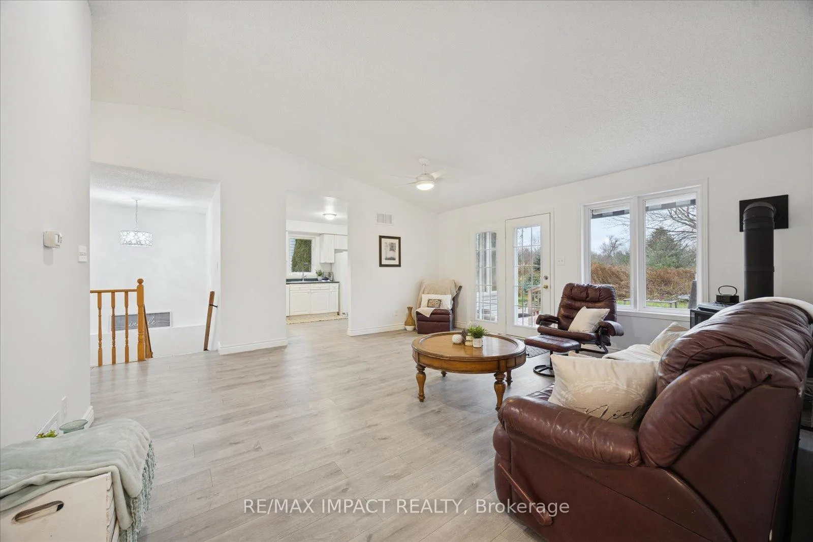 Photo 6 of 15 Fairway Drive, Clarington, Newcastle — HOMEH