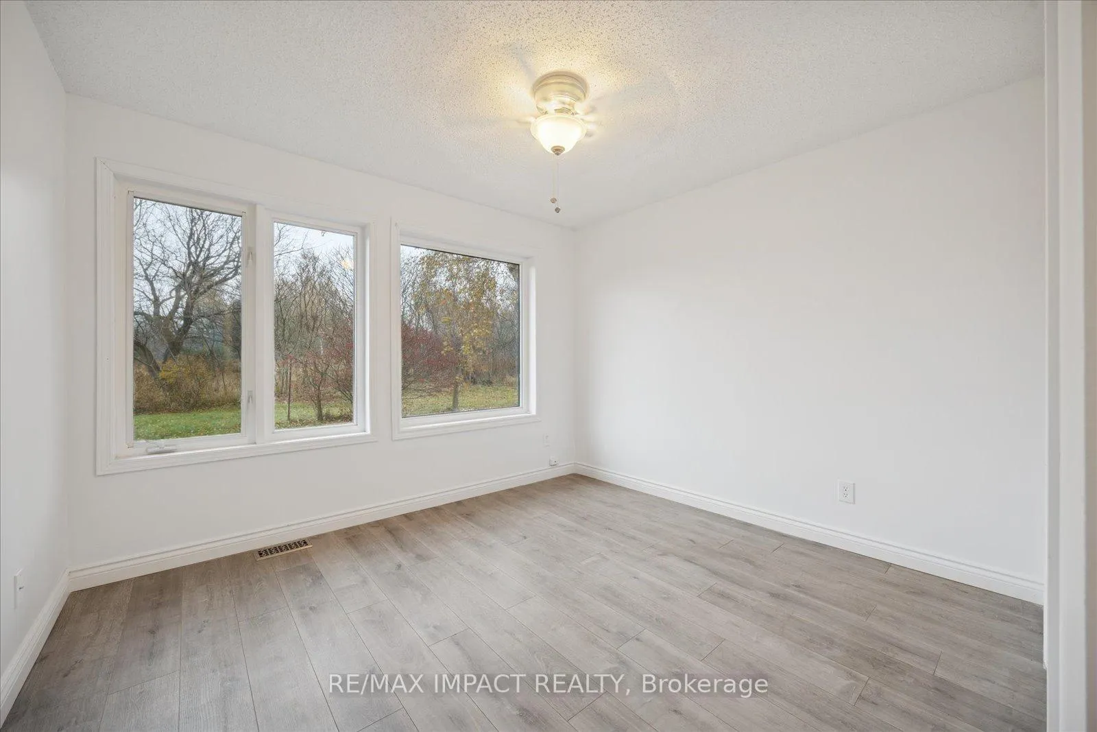 Photo 15 of 15 Fairway Drive, Clarington, Newcastle — HOMEH