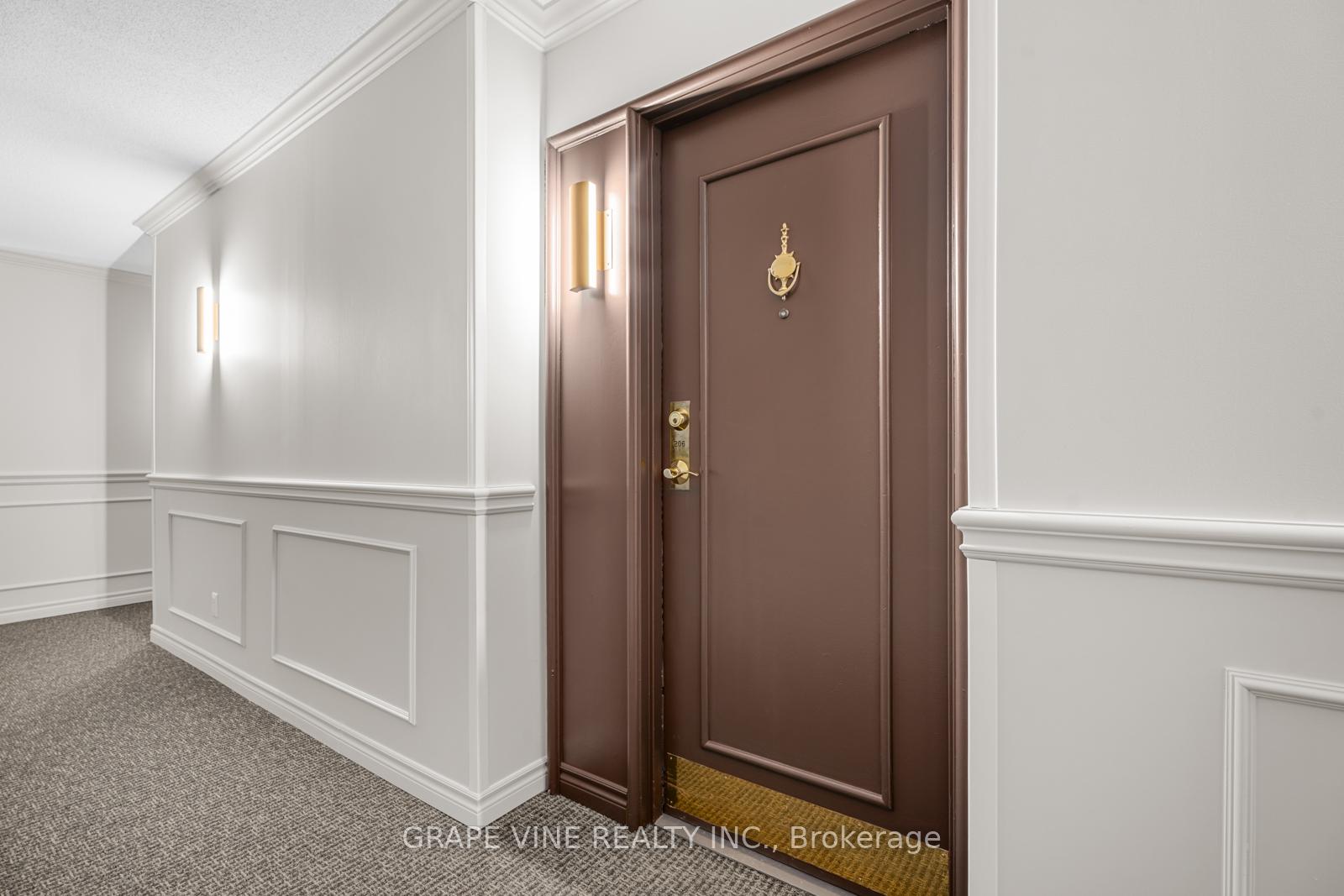 Photo 4 of Unit 206, 545 St Laurent Boulevard, Ottawa, Viscount Alexander Park — HOMEH