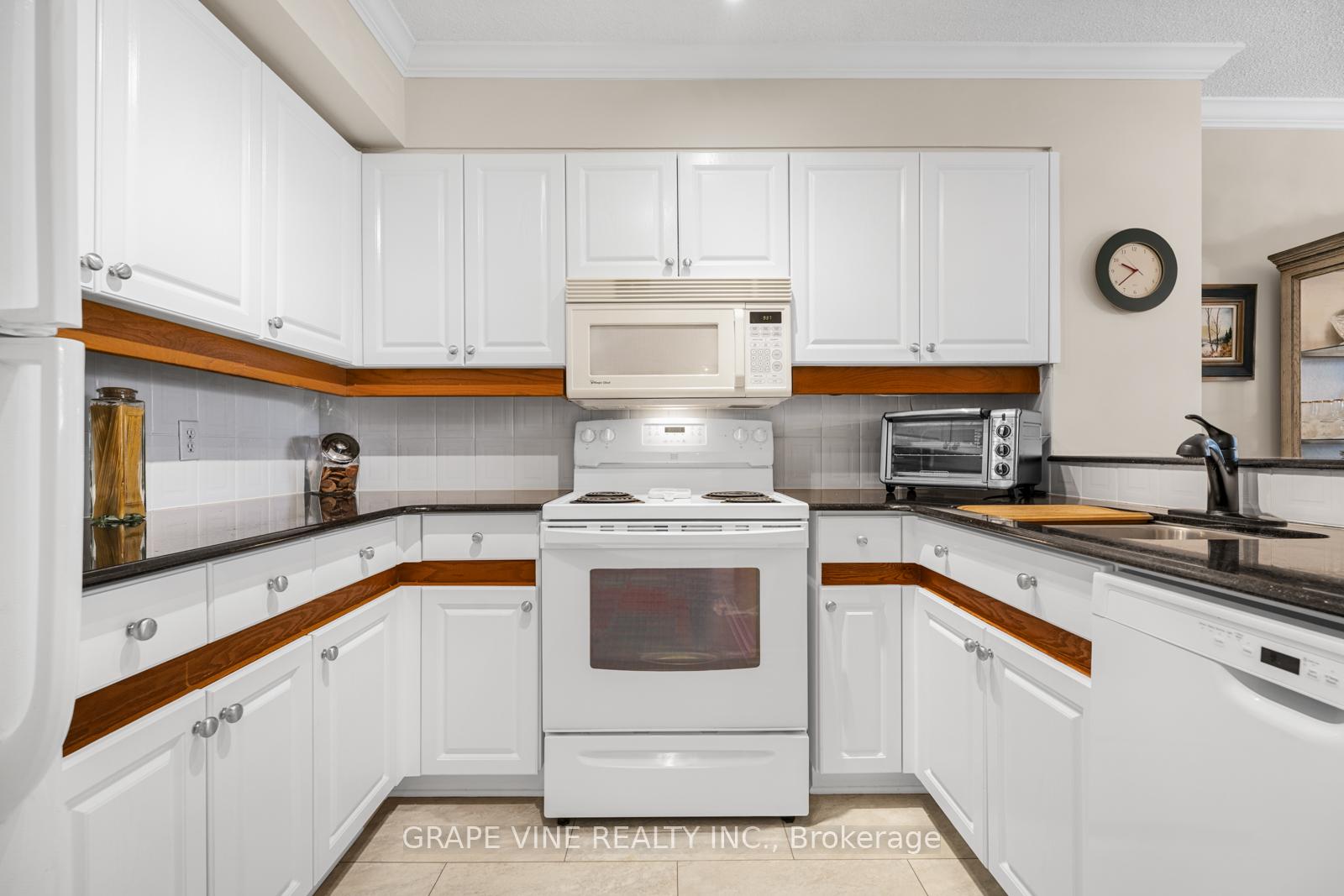 Photo 7 of Unit 206, 545 St Laurent Boulevard, Ottawa, Viscount Alexander Park — HOMEH