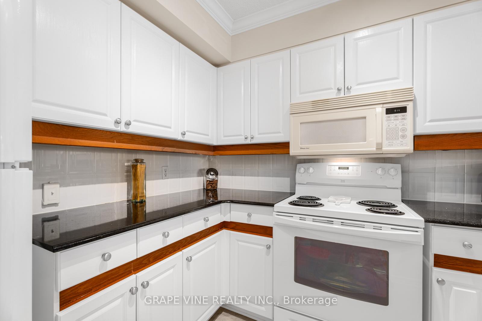 Photo 8 of Unit 206, 545 St Laurent Boulevard, Ottawa, Viscount Alexander Park — HOMEH