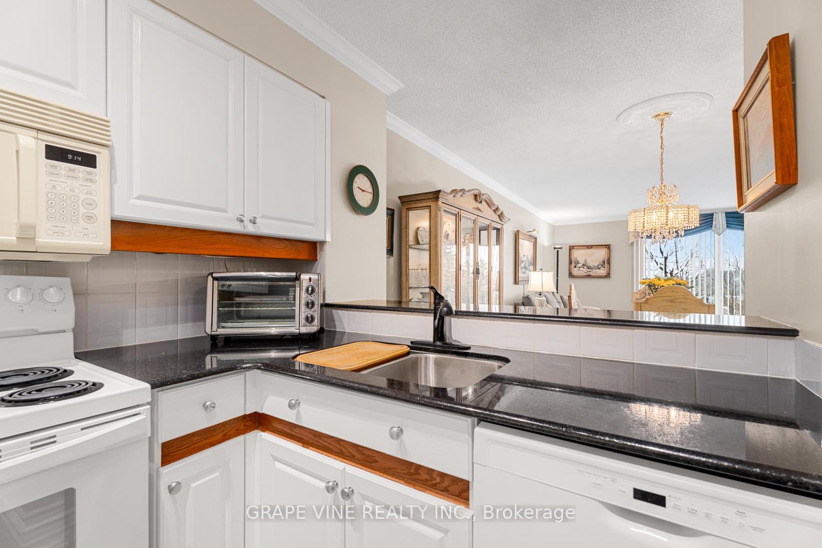 Photo 9 of Unit 206, 545 St Laurent Boulevard, Ottawa, Viscount Alexander Park — HOMEH