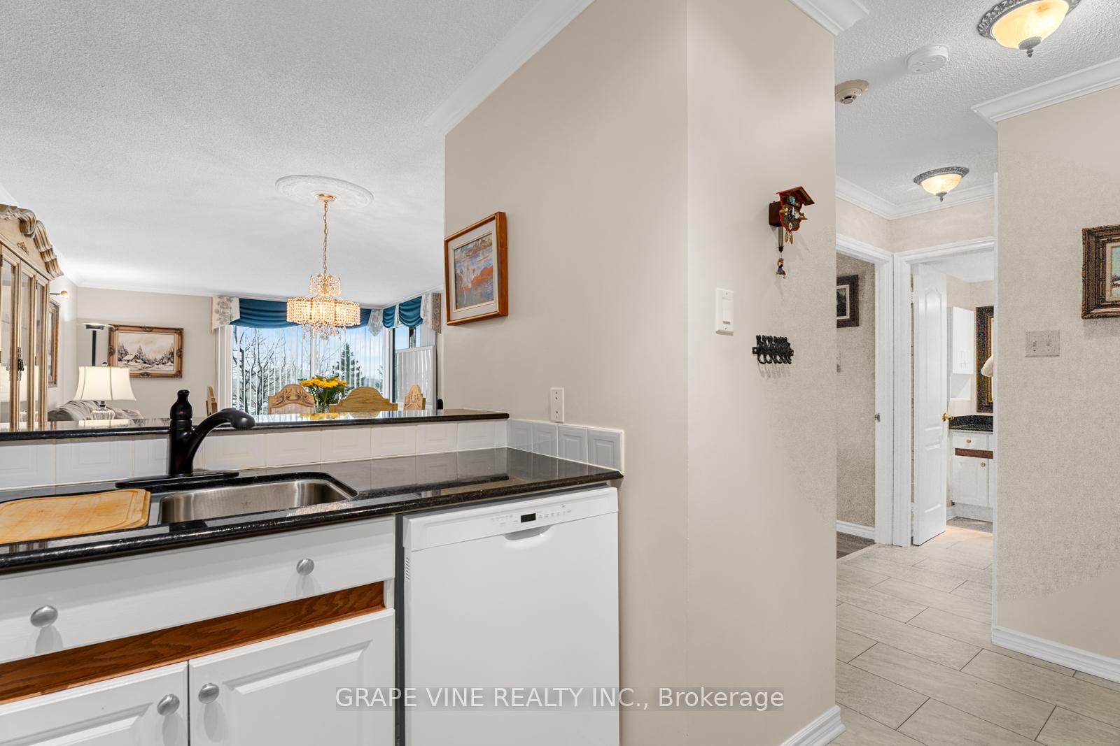 Photo 10 of Unit 206, 545 St Laurent Boulevard, Ottawa, Viscount Alexander Park — HOMEH