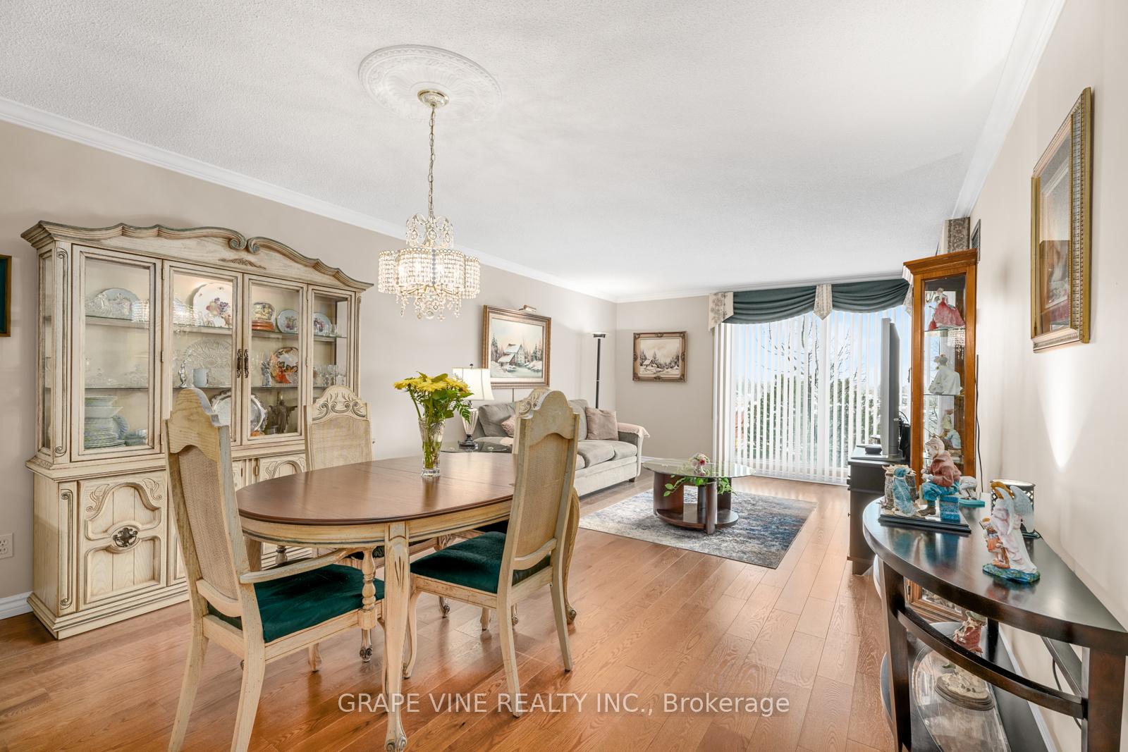 Photo 11 of Unit 206, 545 St Laurent Boulevard, Ottawa, Viscount Alexander Park — HOMEH