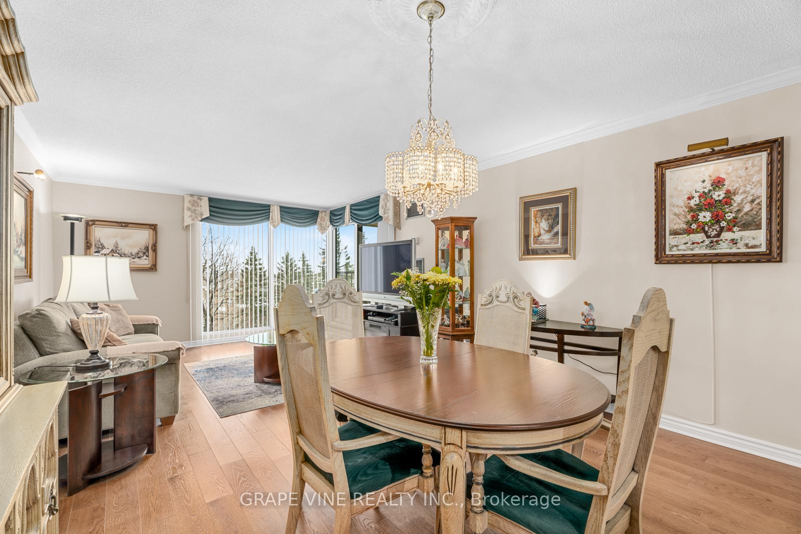 Photo 12 of Unit 206, 545 St Laurent Boulevard, Ottawa, Viscount Alexander Park — HOMEH