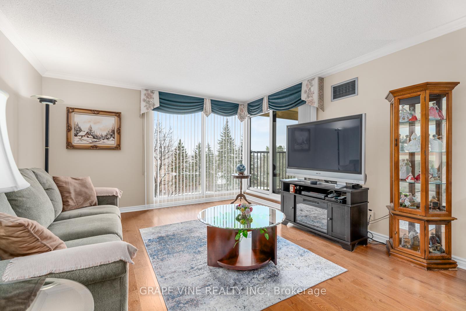 Photo 13 of Unit 206, 545 St Laurent Boulevard, Ottawa, Viscount Alexander Park — HOMEH