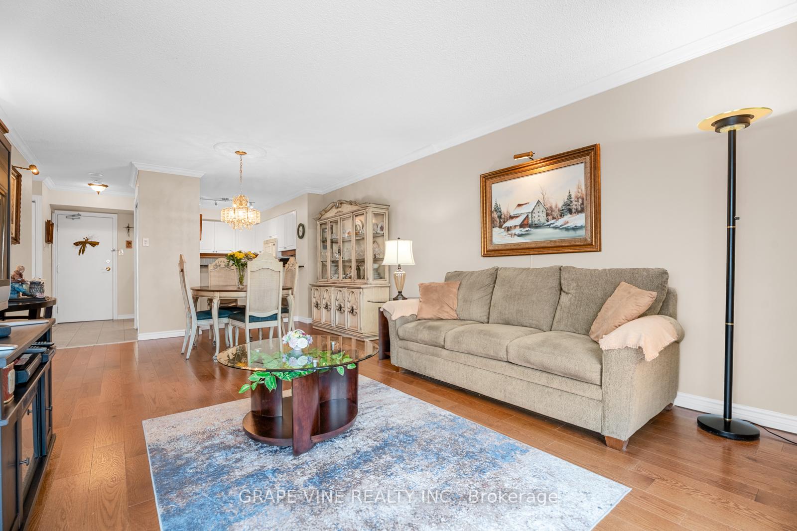 Photo 15 of Unit 206, 545 St Laurent Boulevard, Ottawa, Viscount Alexander Park — HOMEH