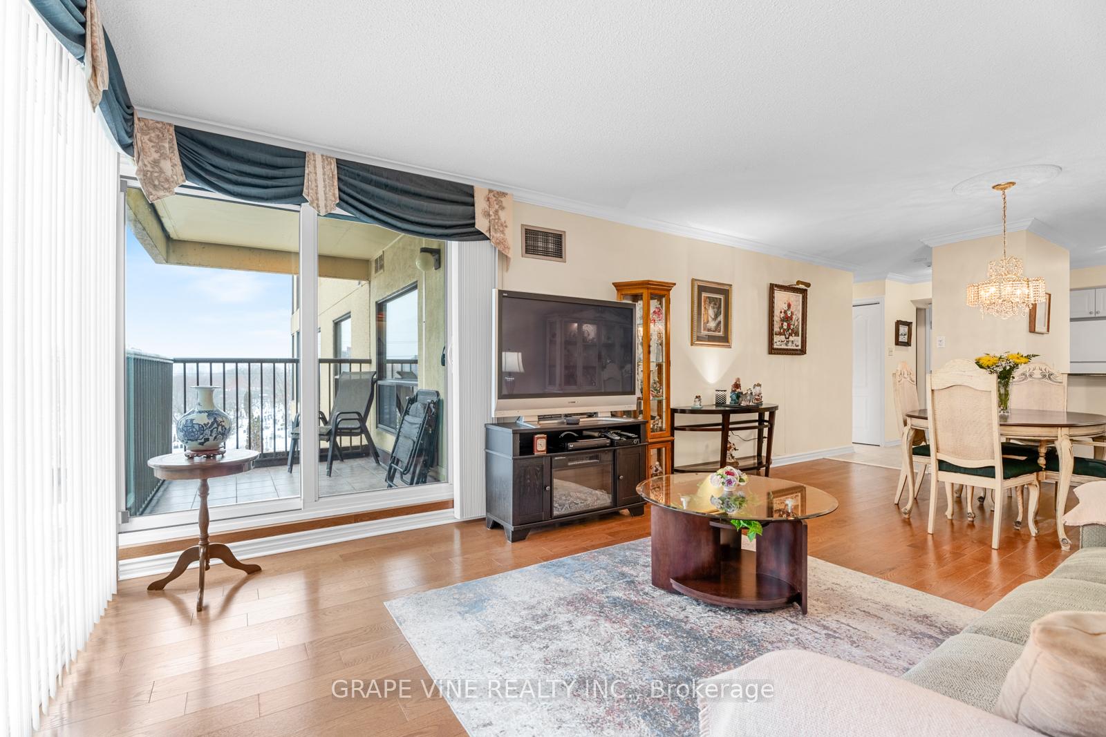 Photo 16 of Unit 206, 545 St Laurent Boulevard, Ottawa, Viscount Alexander Park — HOMEH