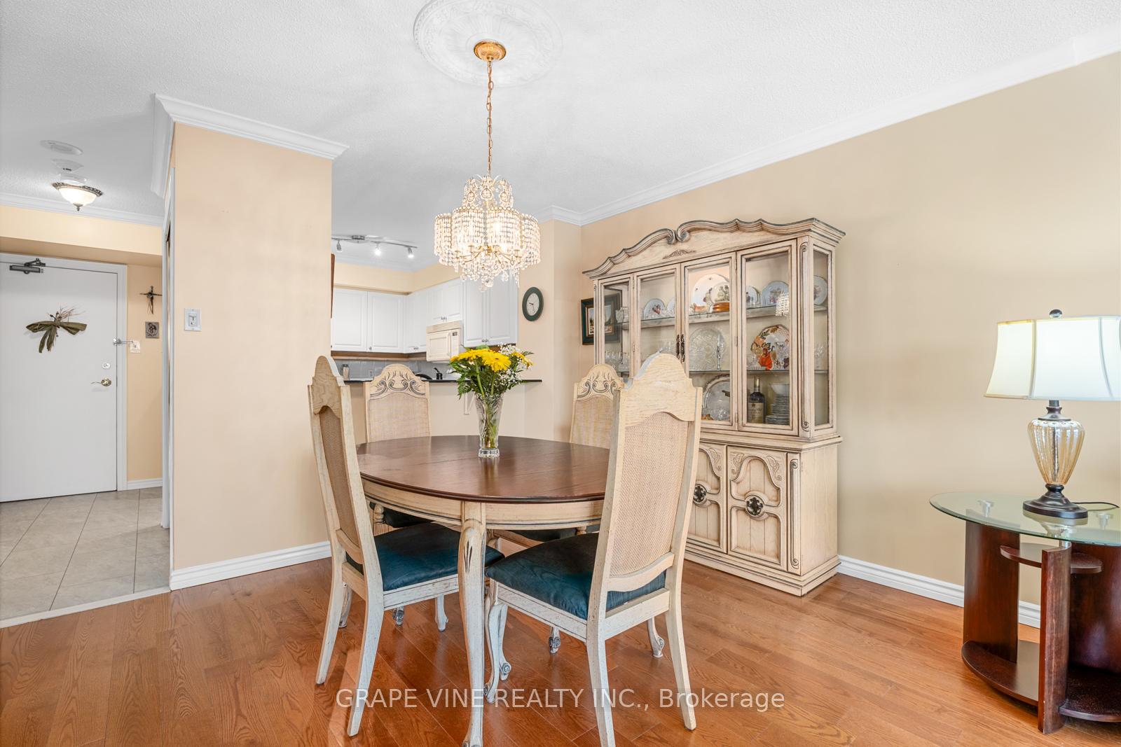 Photo 18 of Unit 206, 545 St Laurent Boulevard, Ottawa, Viscount Alexander Park — HOMEH