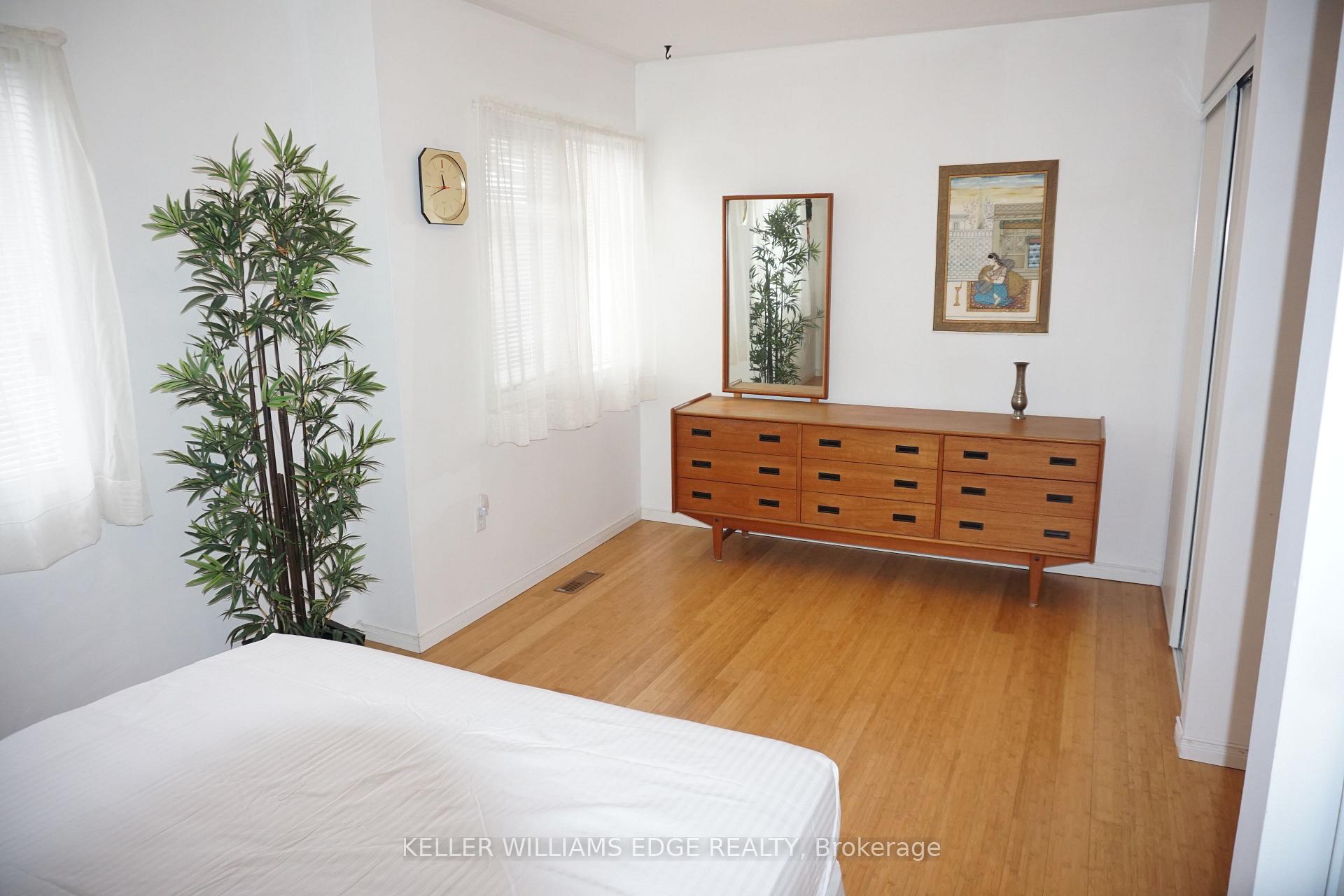 Photo 15 of 107 Rougehaven Way, Markham, Vinegar Hill — HOMEH